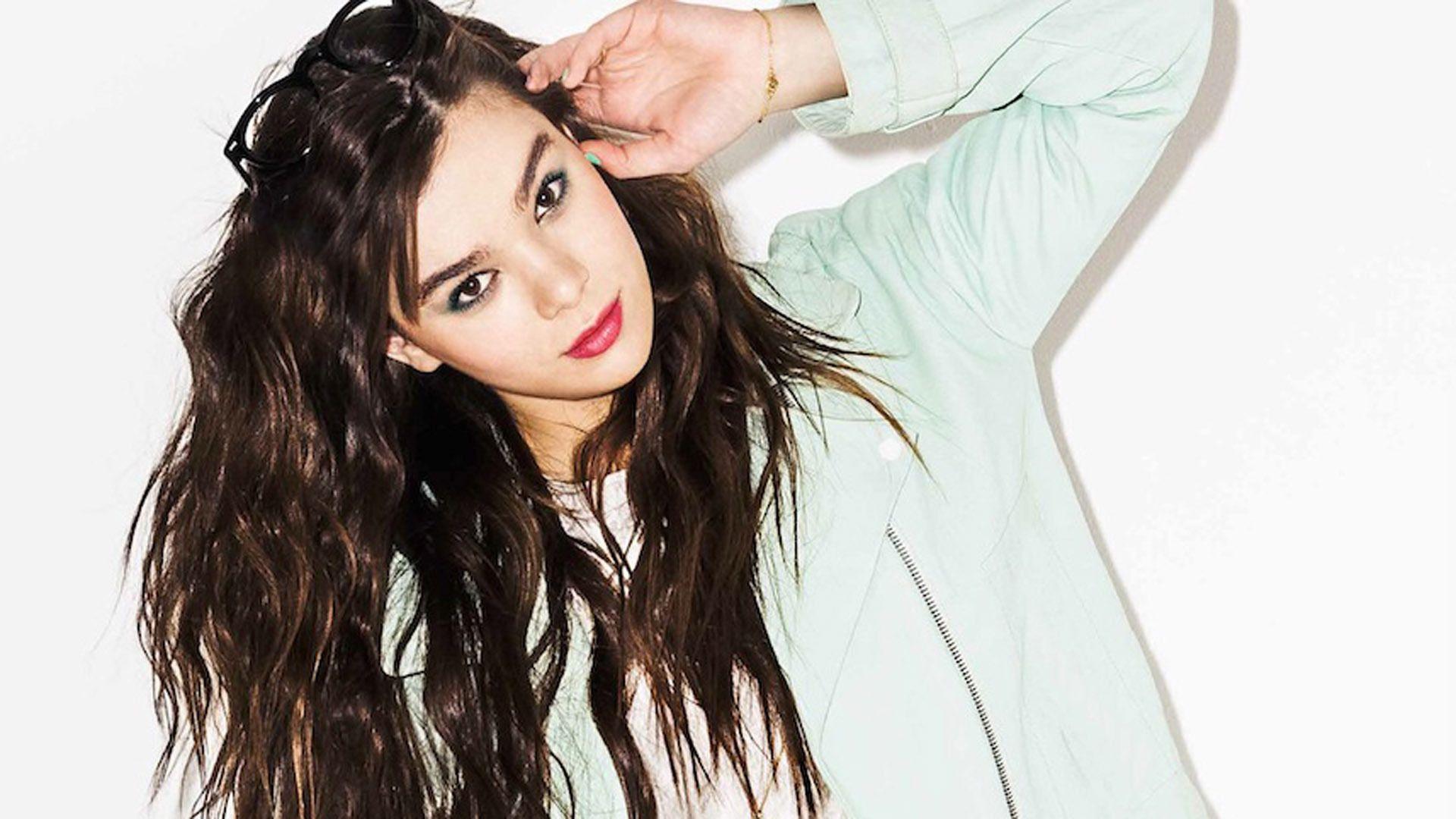 1920x1080 Hailee Steinfeld Wallpaper HD Wallpaper