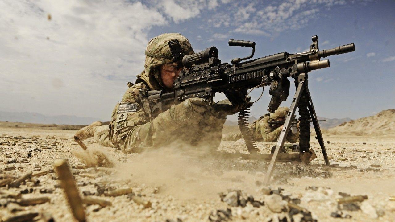 1280x720 Wallpaper soldier, M249 LMG machine gun U.S. Army, firing, dust