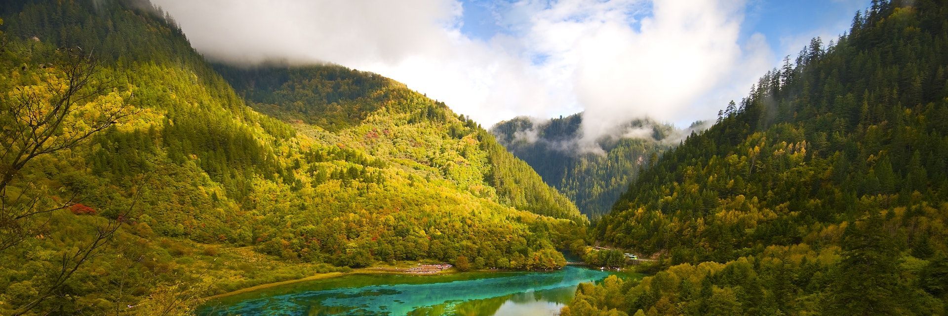 1920x640 Jiuzhaigou National Park. Sichuan, China