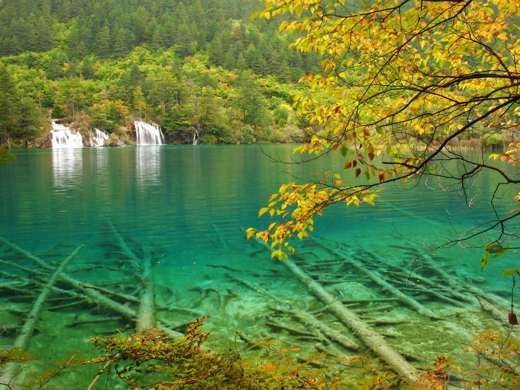 1024x768 The Three Valleys In Jiuzhaigou National Park