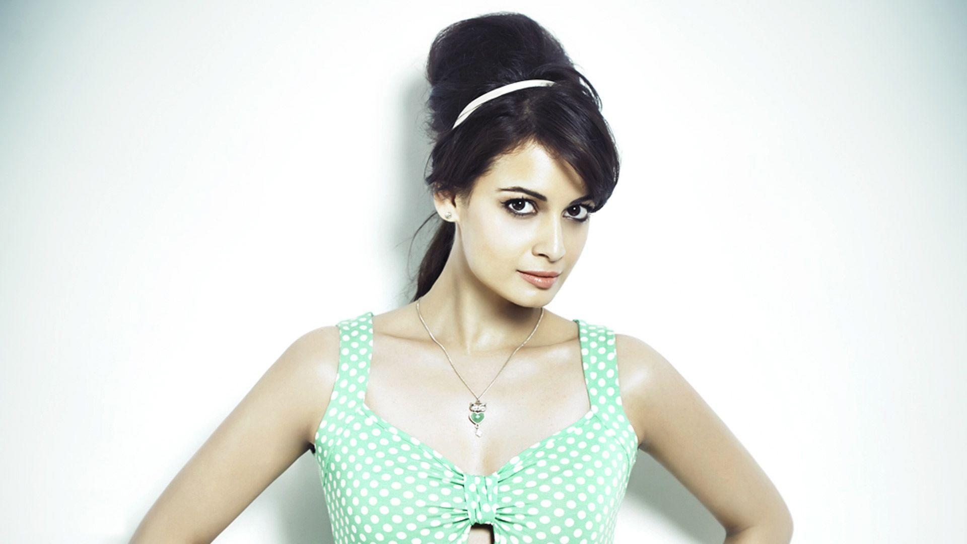 Hình nền HD 1920x1080 Dia Mirza