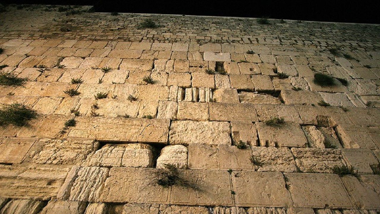 1280x720 Procession on the Parapet. Walking on Water