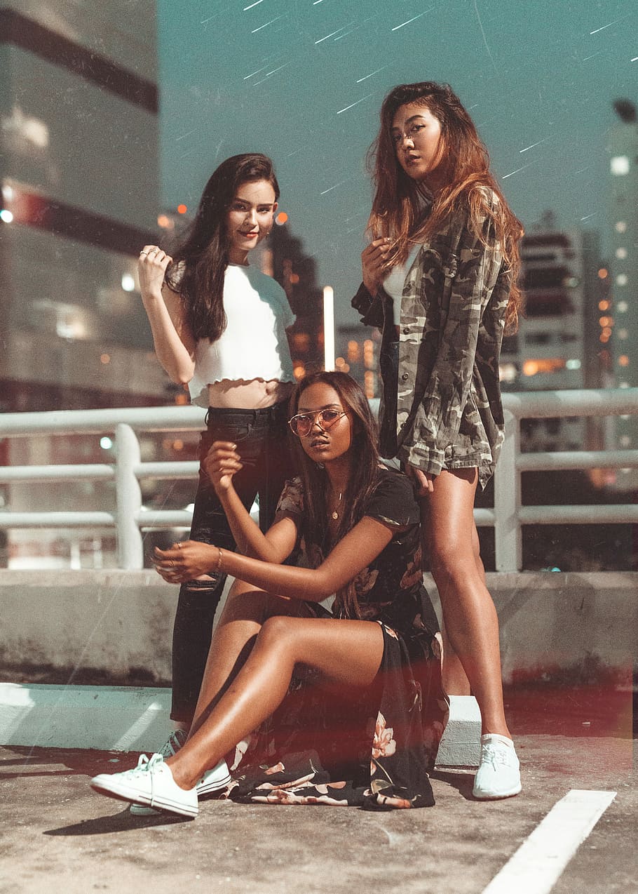 910x1274 Three friends 1080P, 2K, 4K, 5K HD wallpaper free download
