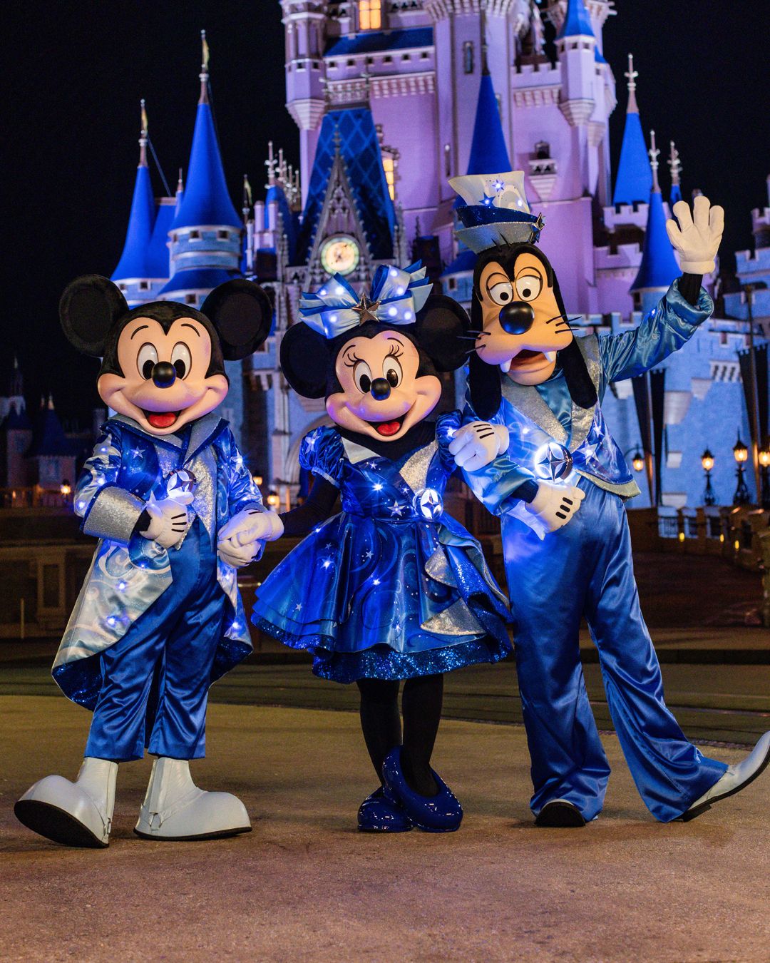 1080x1350 Disney Parks on X: Fits built for a star ⭐ Mickey, Minnie and Goofy's looks for Disney Starlight