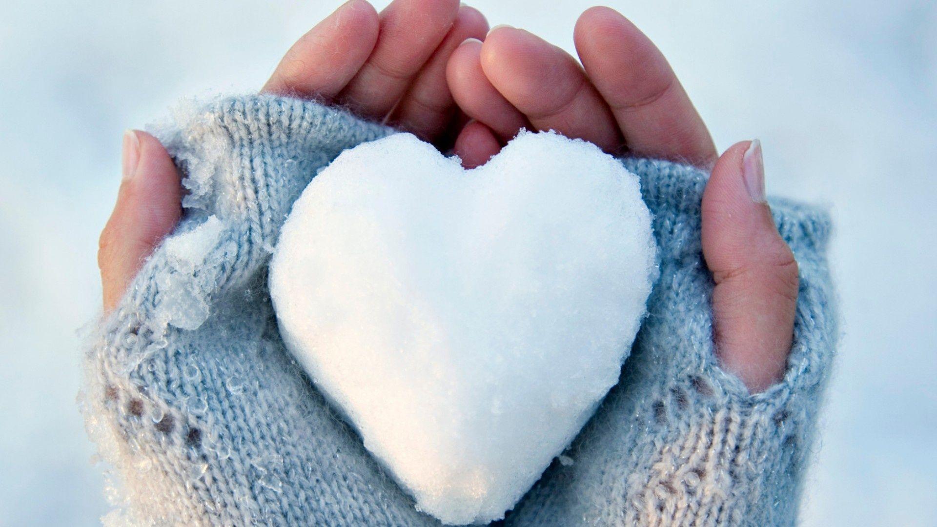 1920x1080 Snow Heart Hold Hands Wallpaper