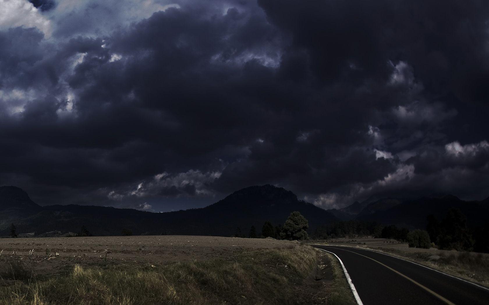 1680x1050 Beautiful Dark Clouds