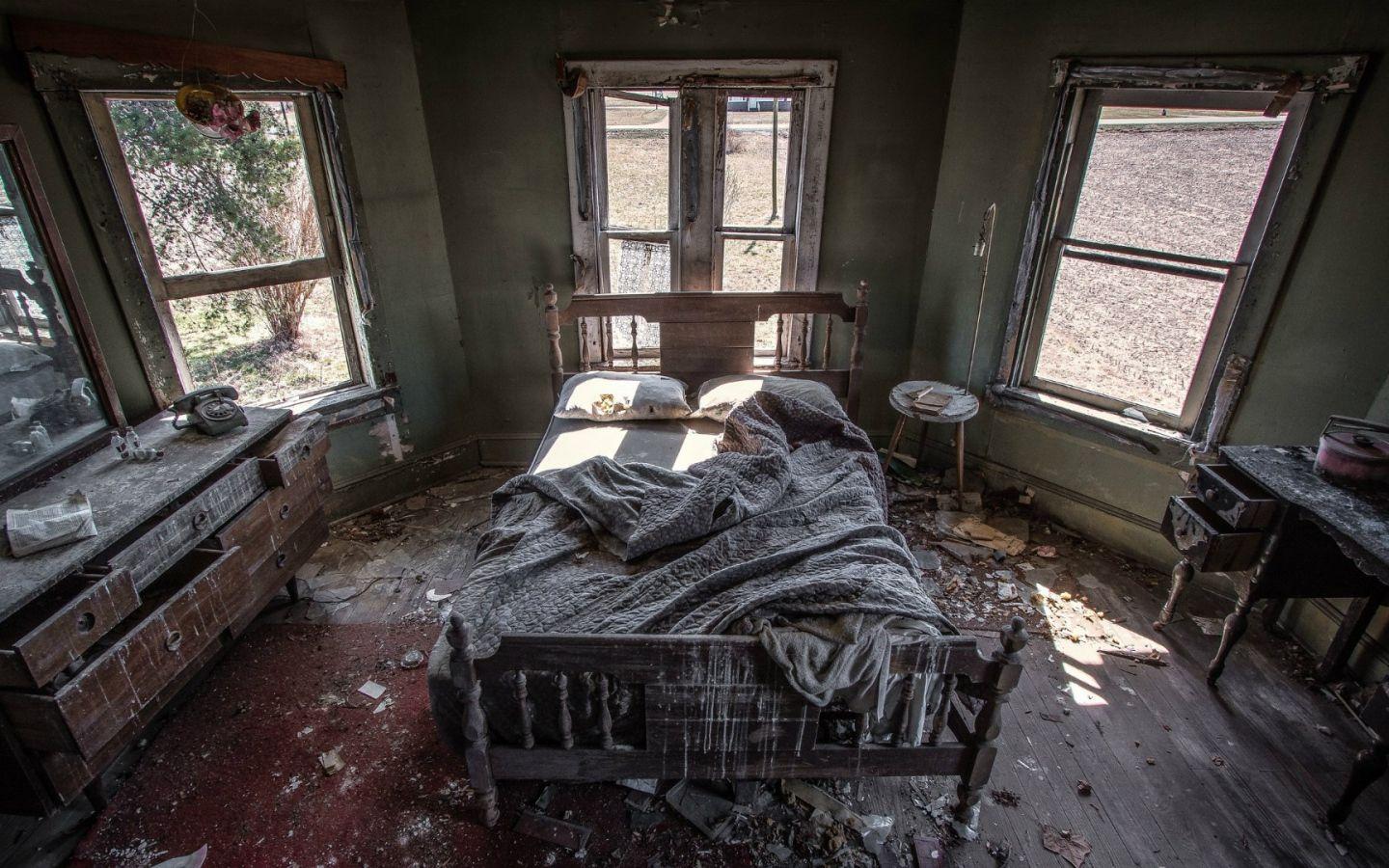 1440x900 Bedroom in an abandoned house Desktop wallpaper 1440x900