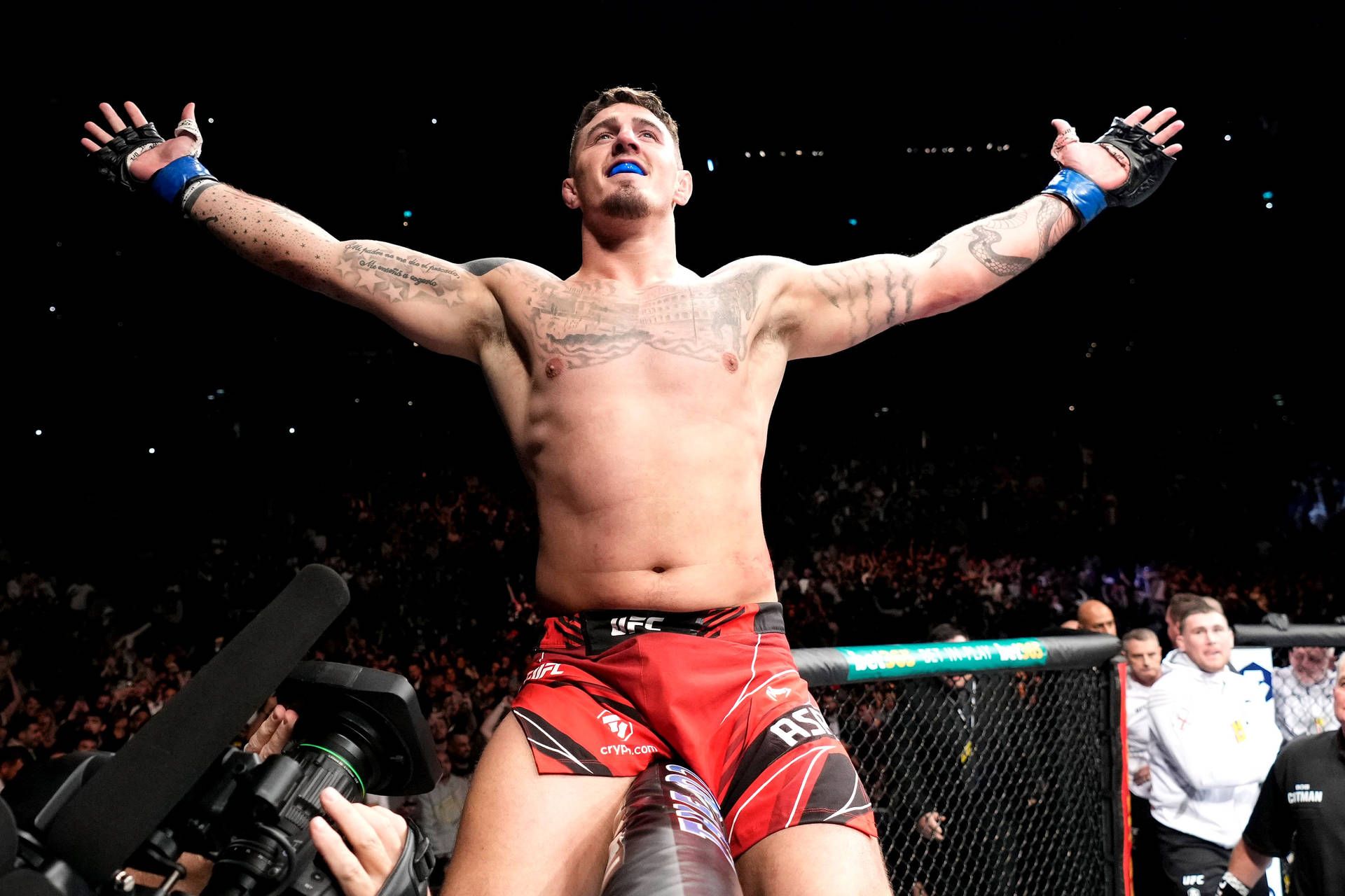 1920x1280 Download Inspiring moment as MMA fighter Tom Aspinall celebrates victory Wallpaper