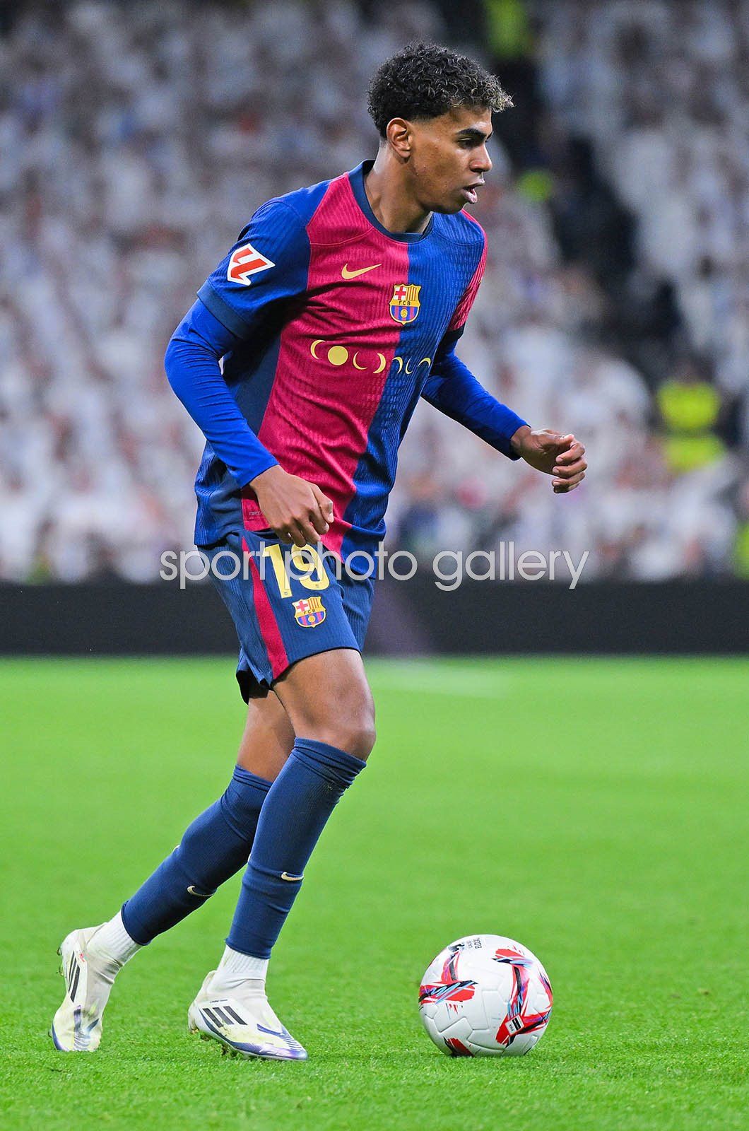 1060x1600 Lamine Yamal Barcelona v Real Madrid Estadio Santiago Bernabeu La Liga 2025 Image
