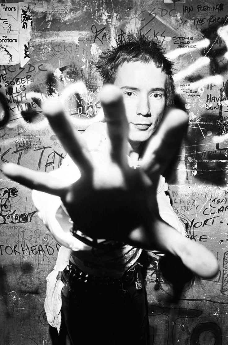 736x1112 Sex Pistols Wallpaper
