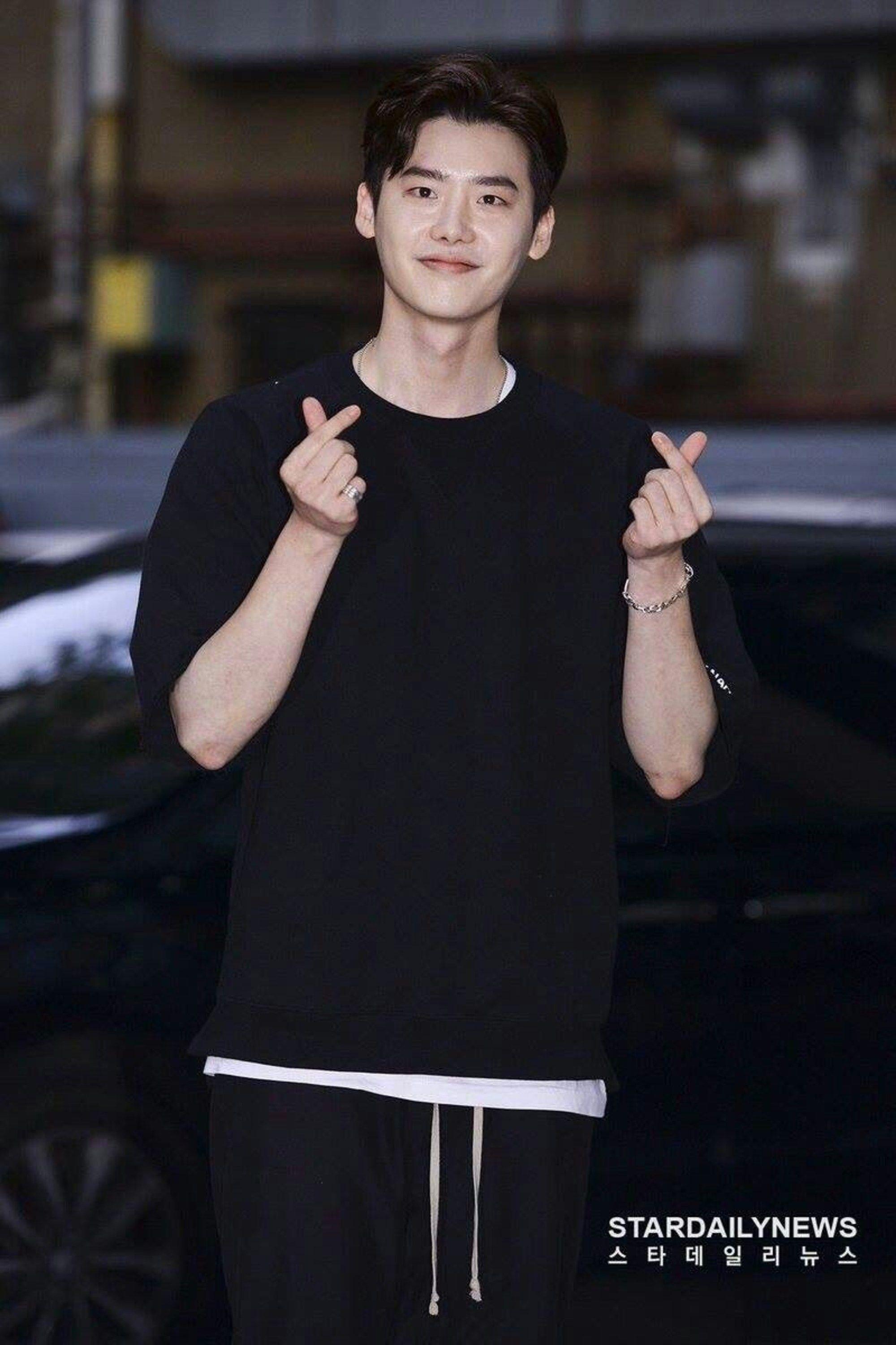 2000x3000 Hu Yi Tian And Nam Joo Hyuk Wallpaper & Background Download