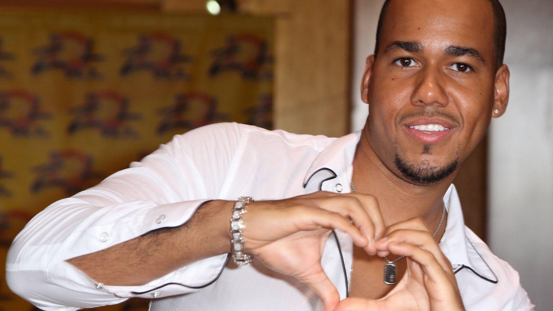 1920x1080 Romeo Santos Wallpaper