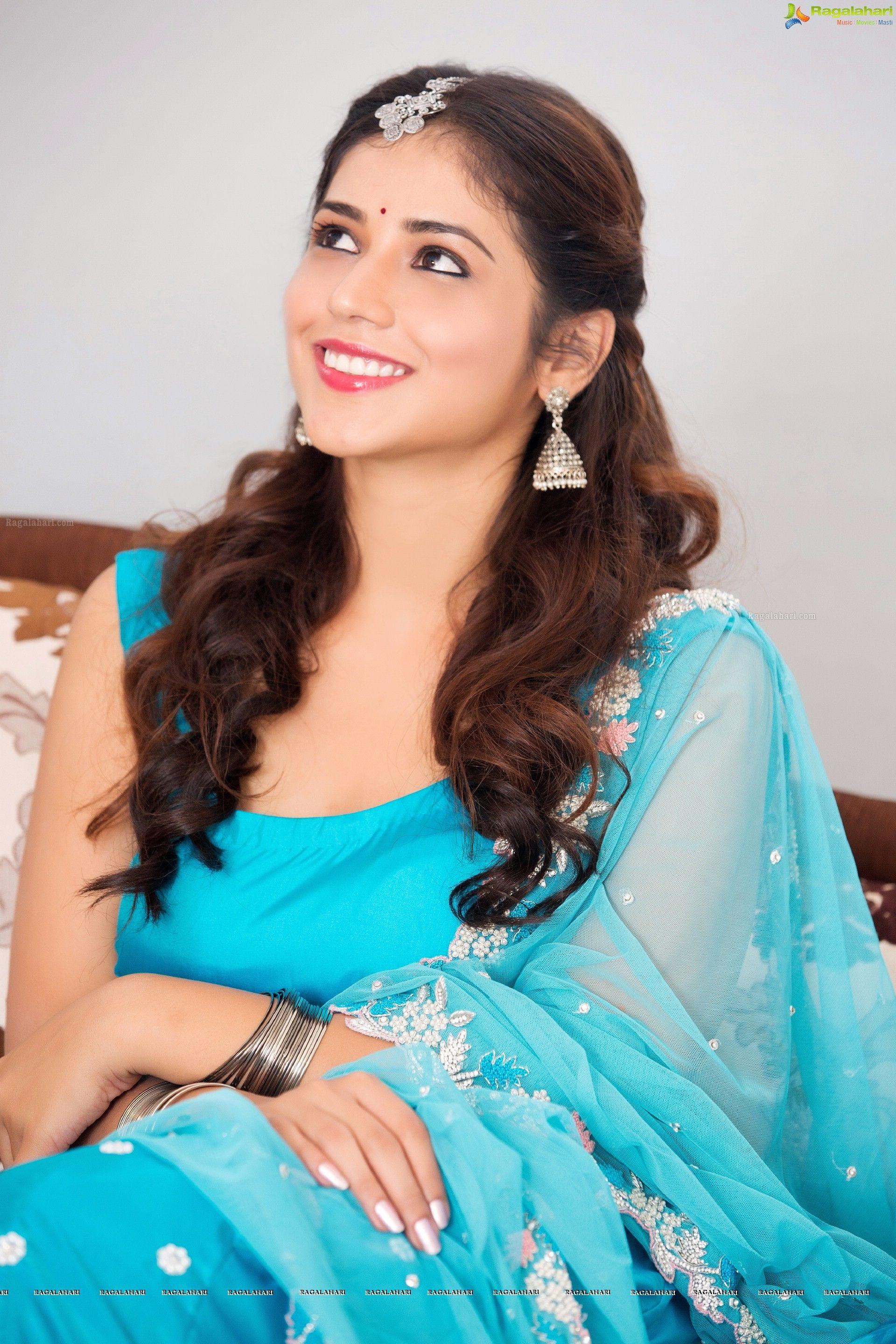 1920x2880 Priyanka Jawalkar Wallpaper