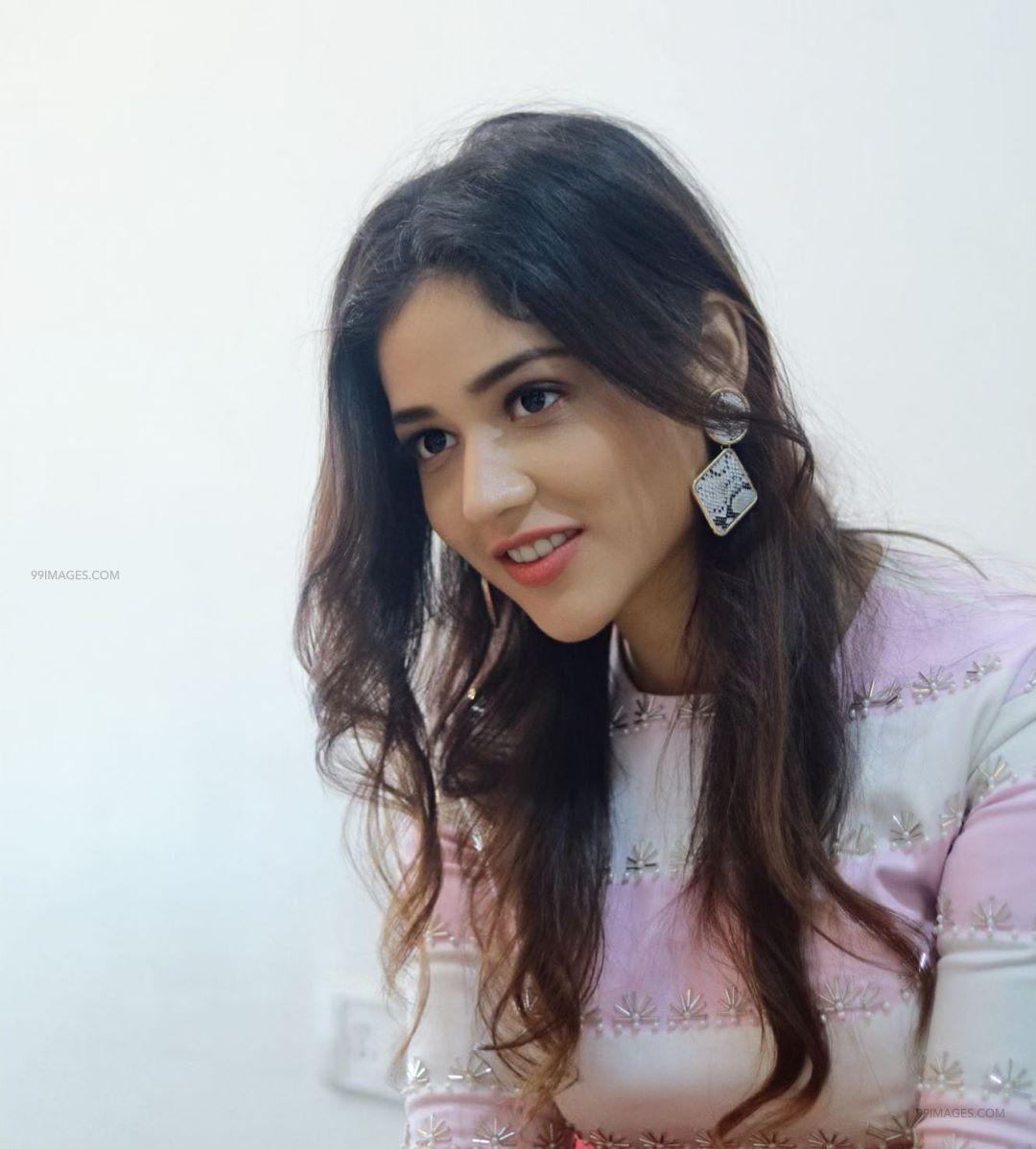 1080x1198 Priyanka Jawalkar Hot HD Photo & Wallpaper for mobile 1080p