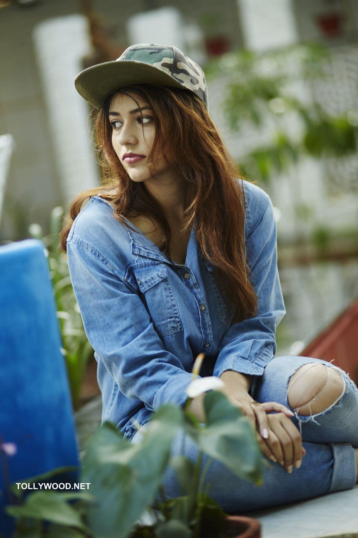 1151x1727 Priyanka Jawalkar Wallpaper