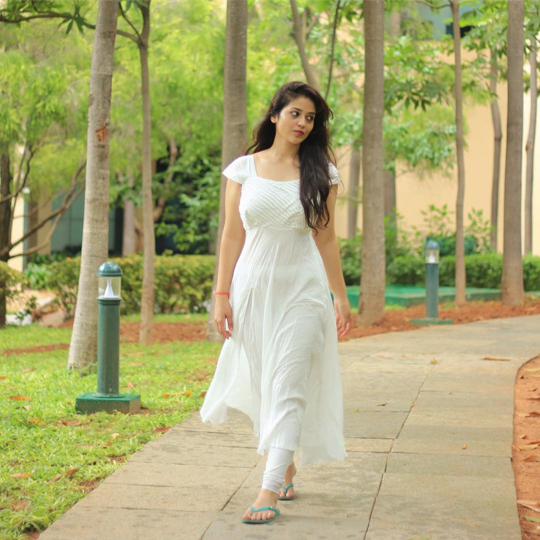 1080x1080 Priyanka Jawalkar Wallpaper