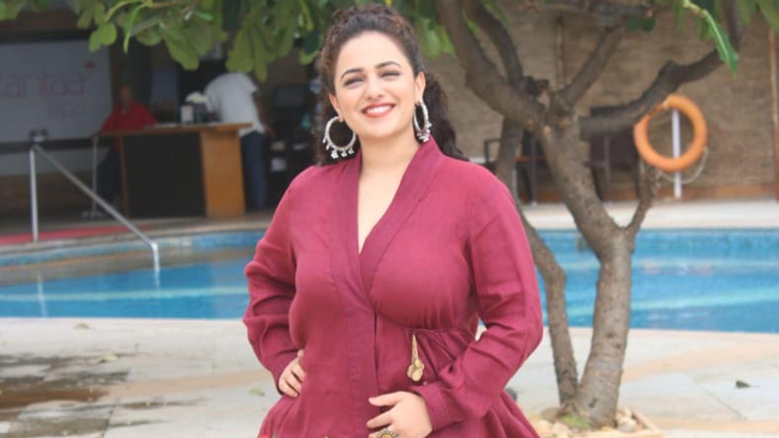 1600x900 Watch: Actress Nithya Menen make a stylish appearance. Hindi