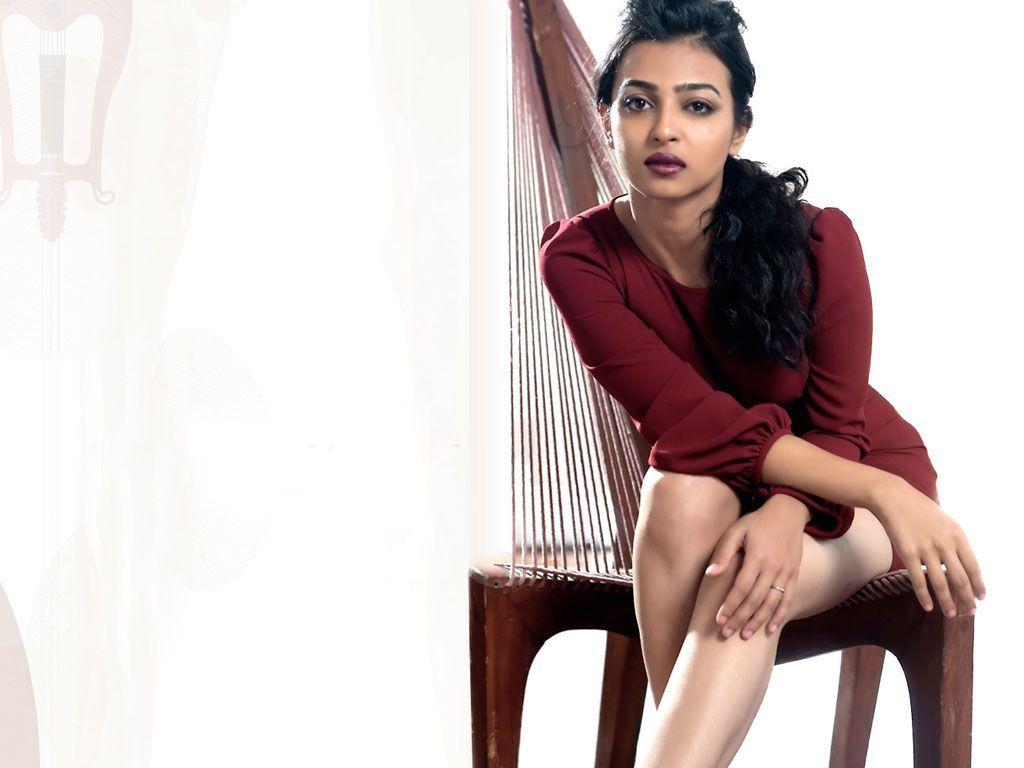 1024x768 Radhika Apte Wallpaper