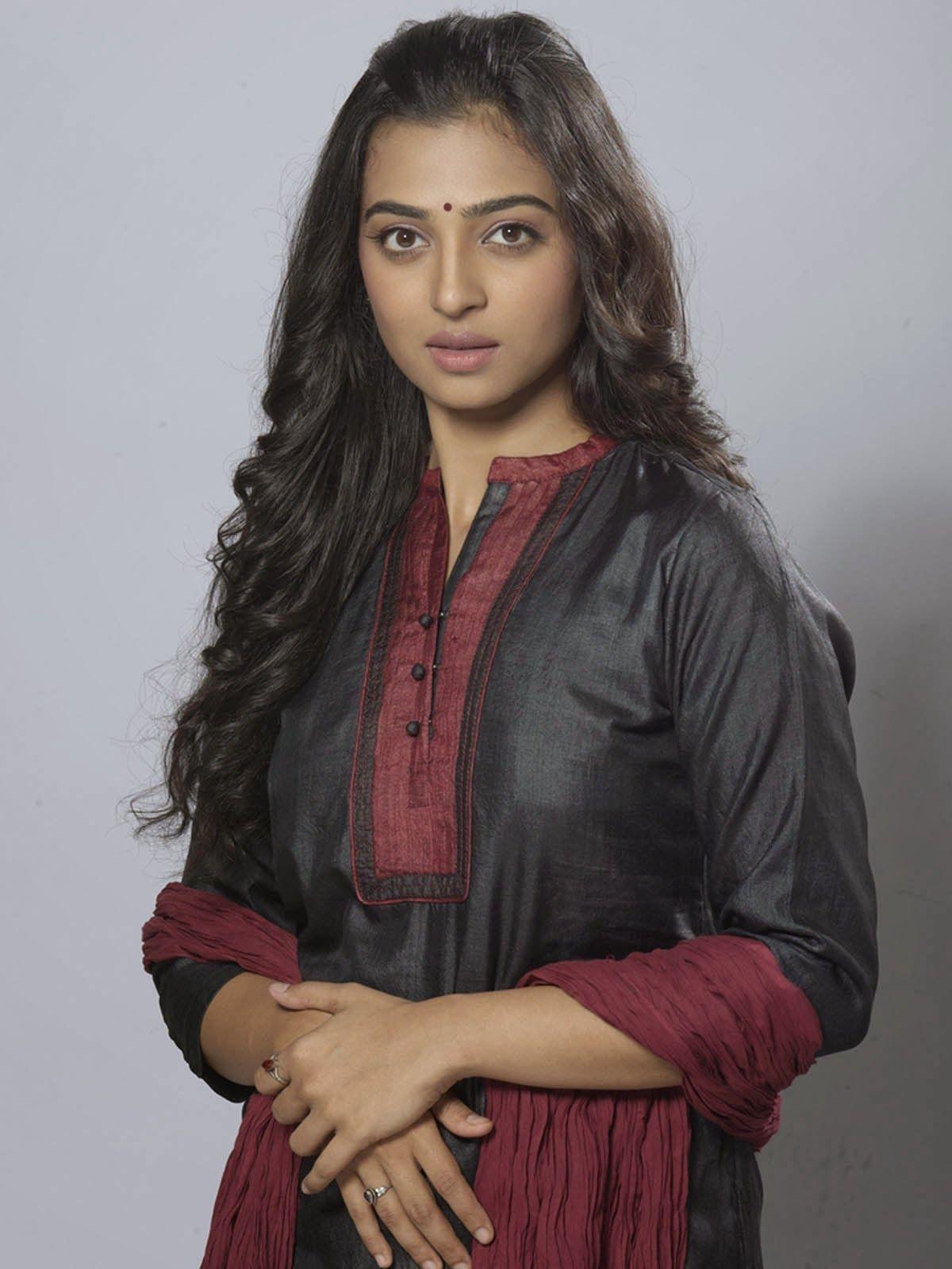 1200x1600 Radhika Wallpaper Apte Wallpaper