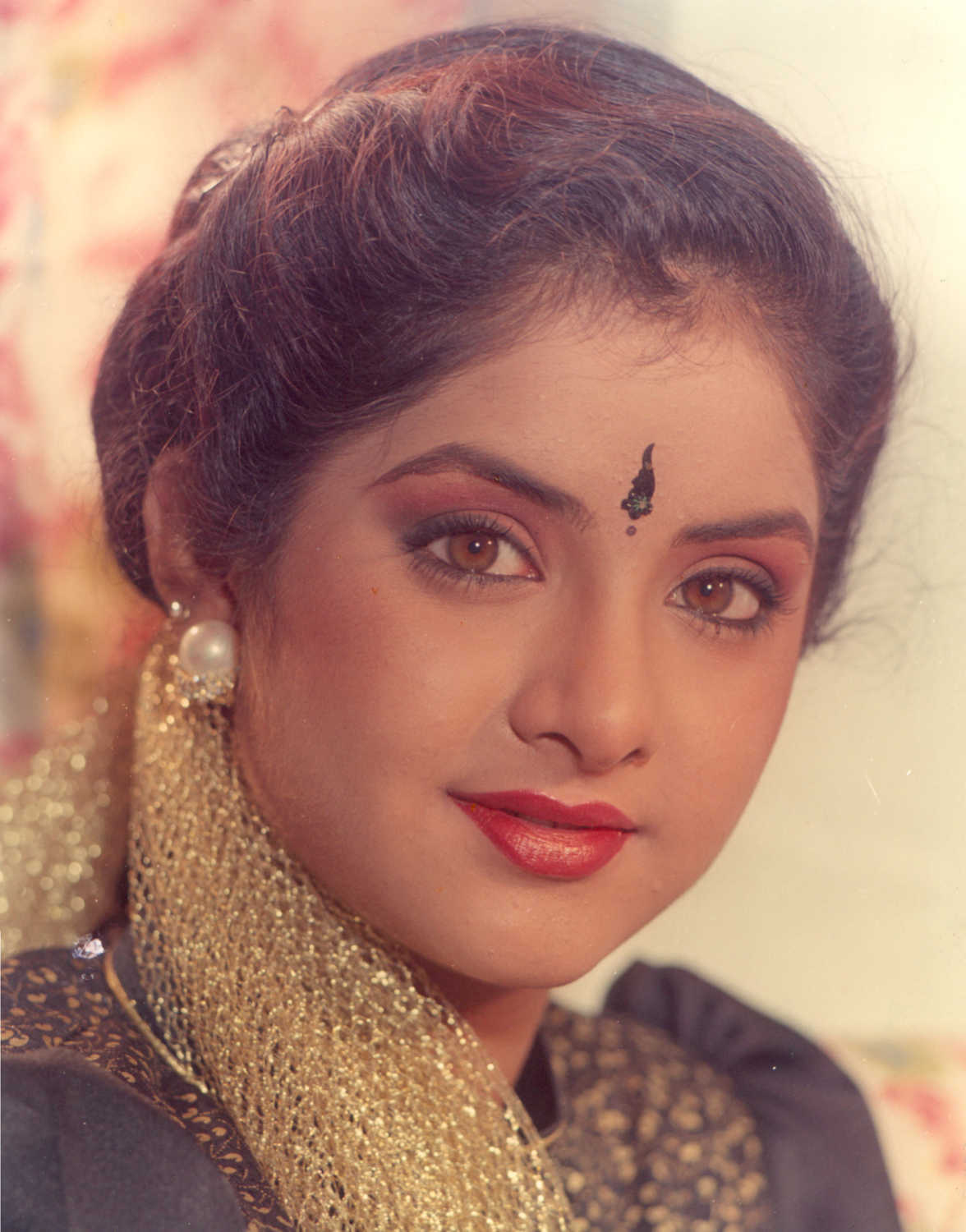 1176x1500 Divya Bharti Wallpaper