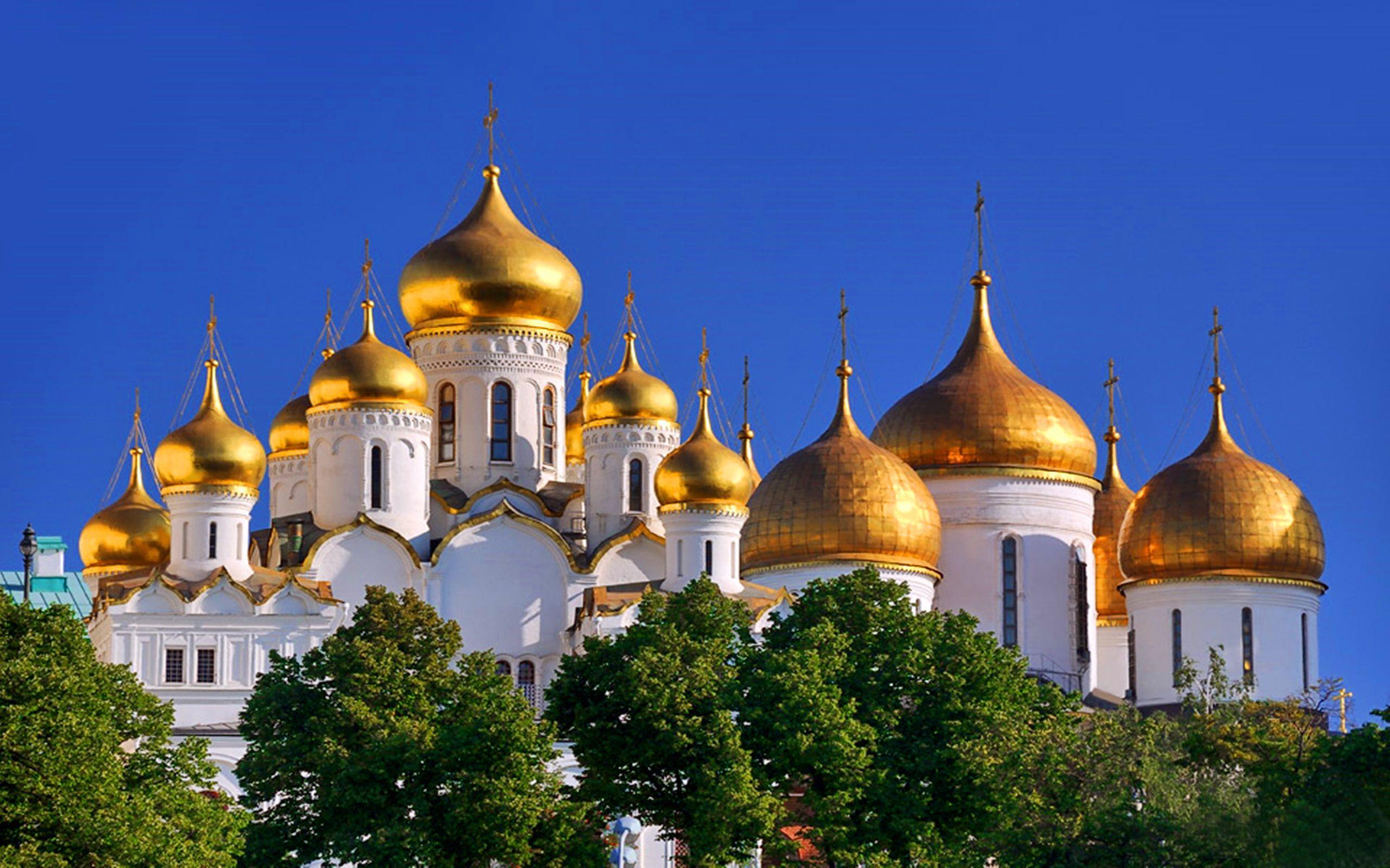 Православный храм какие есть. Купола золотые купола. Православный храм с золотыми куполами. Золотые купола храма Христа.