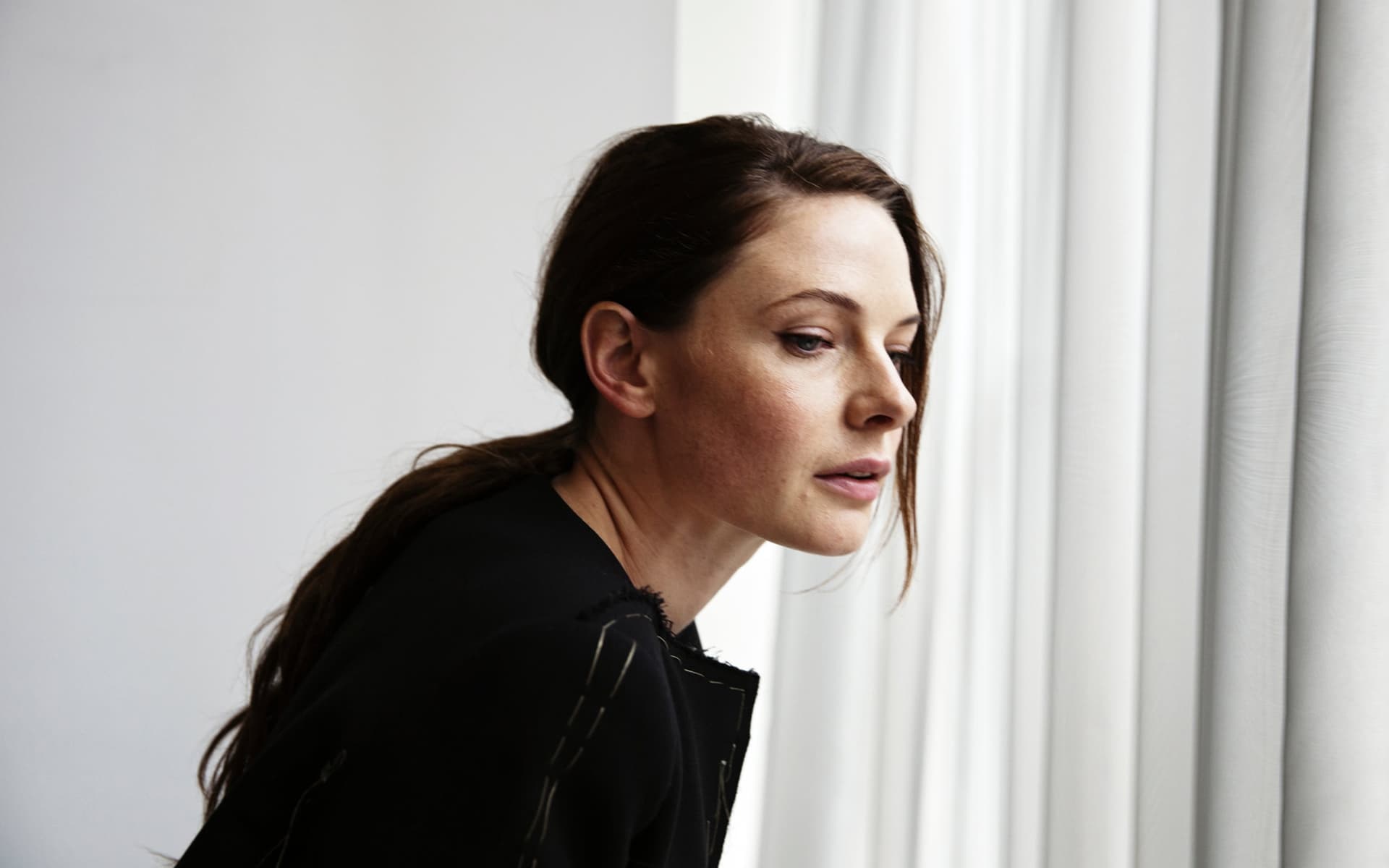 1920x1200 Rebecca Ferguson Wallpaper