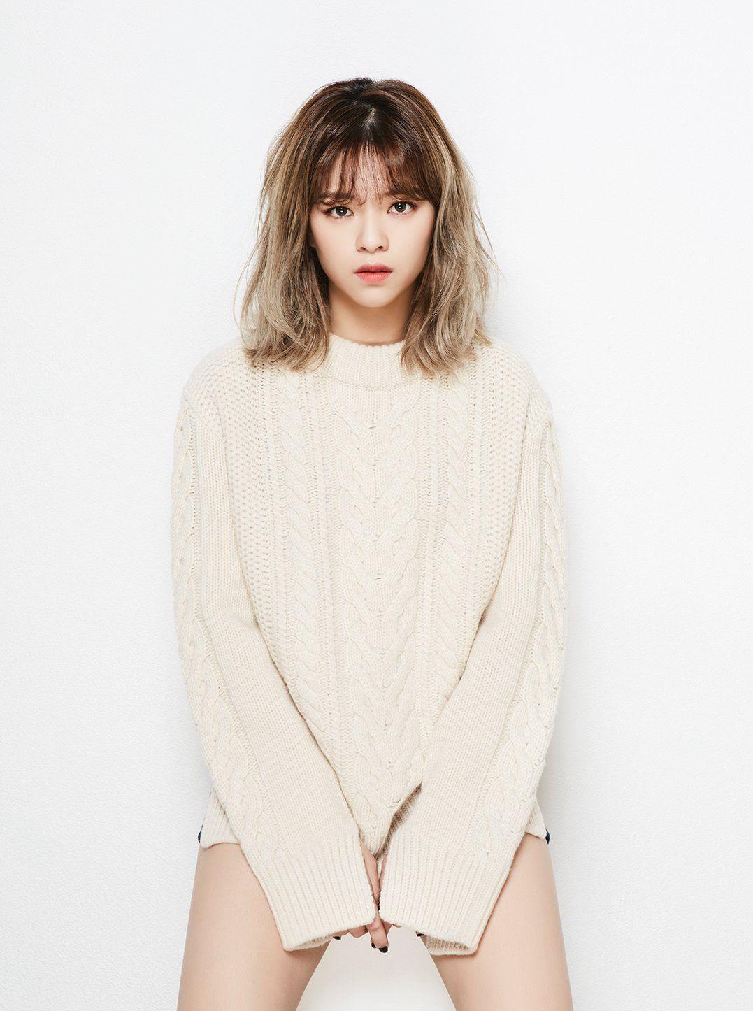 1077x1446 Does anyone have this image of Jeongyeon as wallpaper for pc
