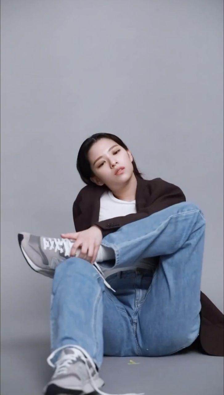 727x1280 jeongyeon as an icon or wallpaper