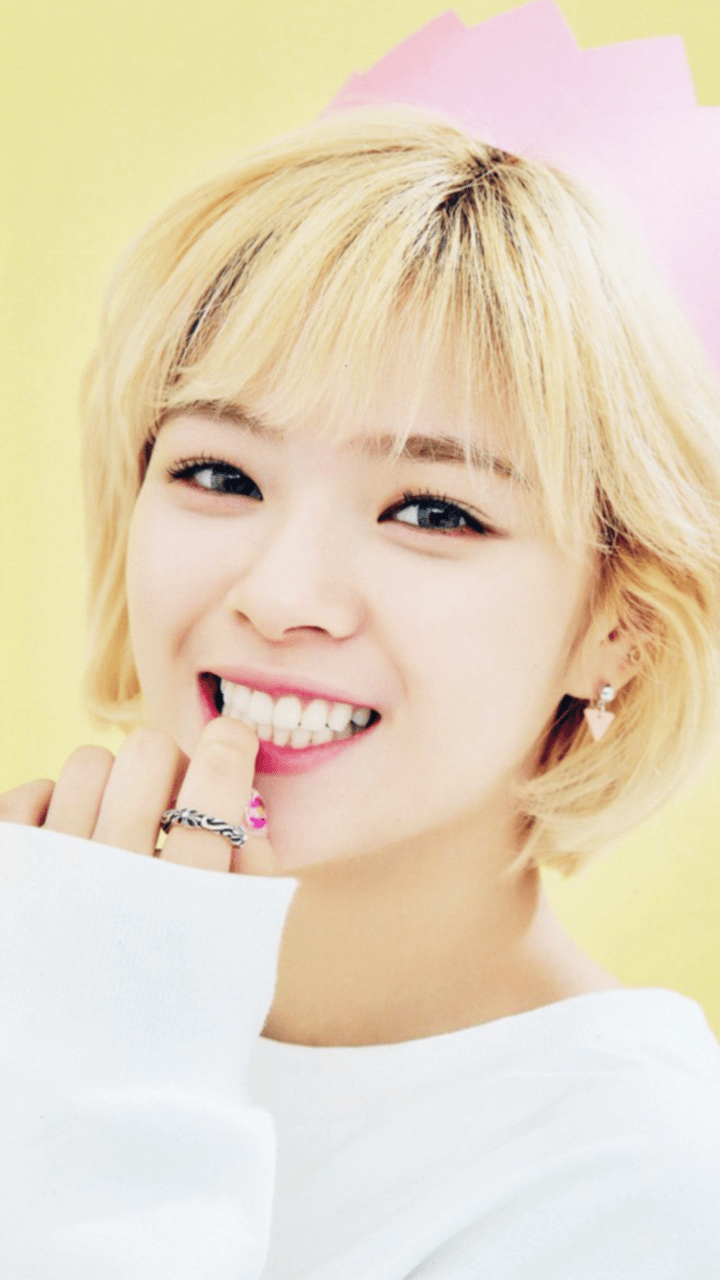 Twice Jeongyeon Wallpapers Top Free Twice Jeongyeon Backgrounds Wallpaperaccess 