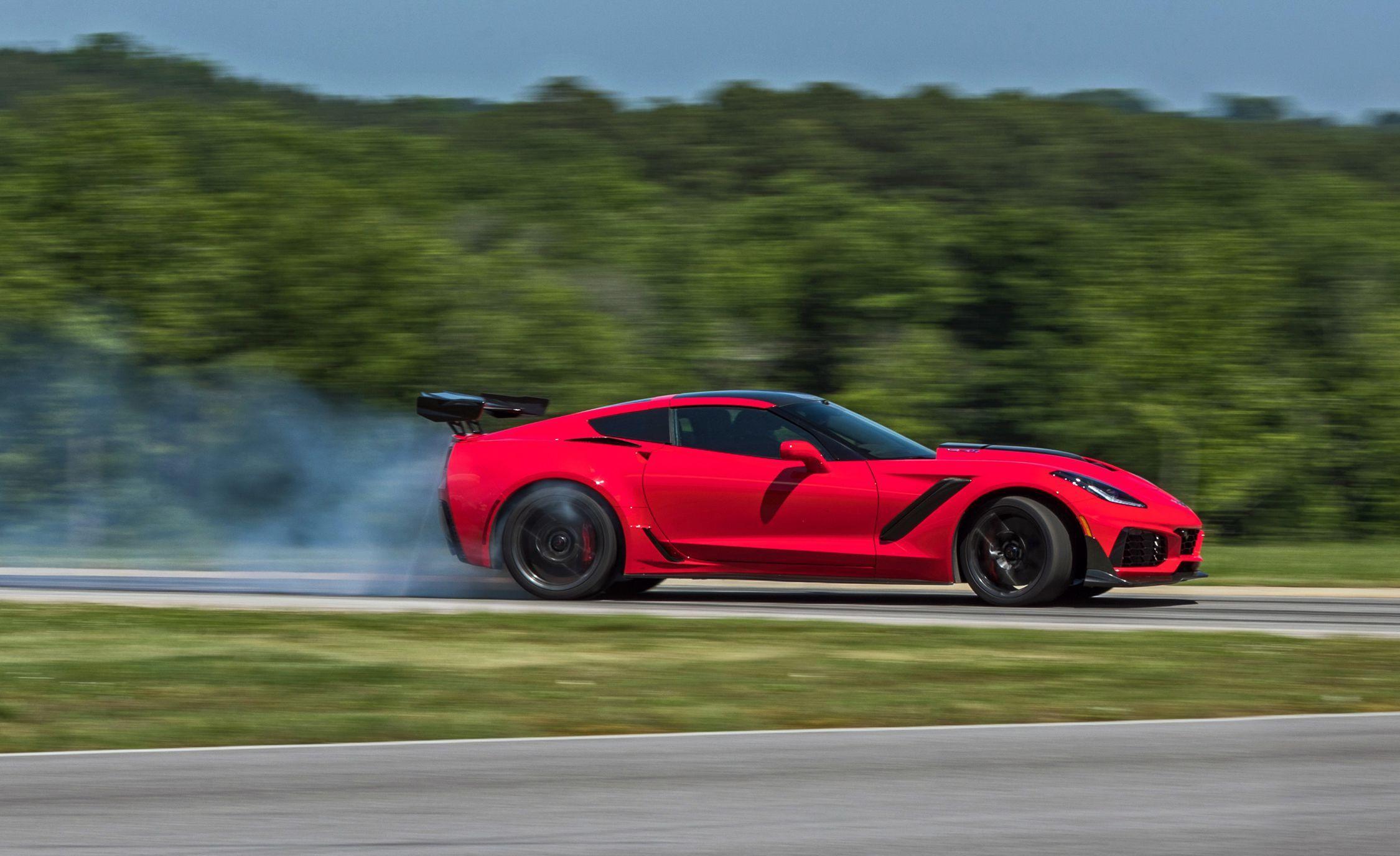 2250x1375 Chevrolet Corvette ZR1 Side Wallpaper (104)