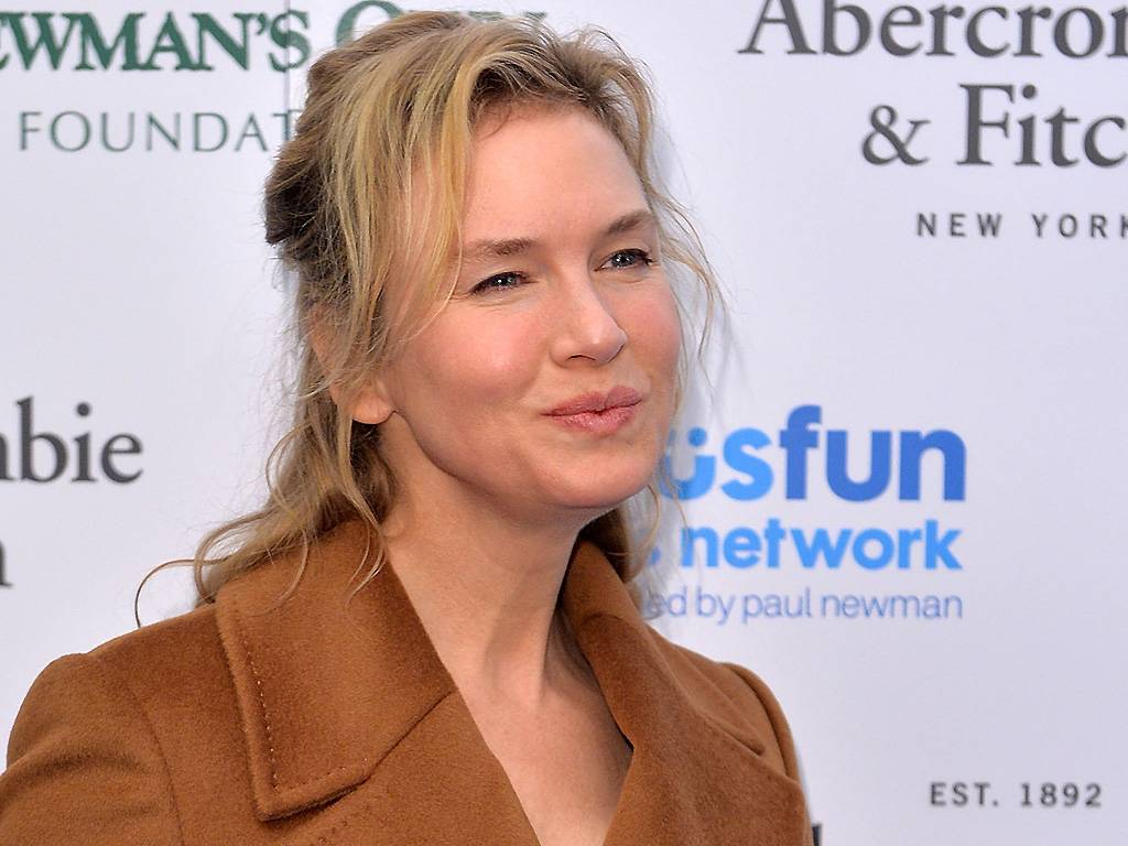 1024x768 Renée Zellweger's Looks Under Scrutiny In Bizarre Film Critic
