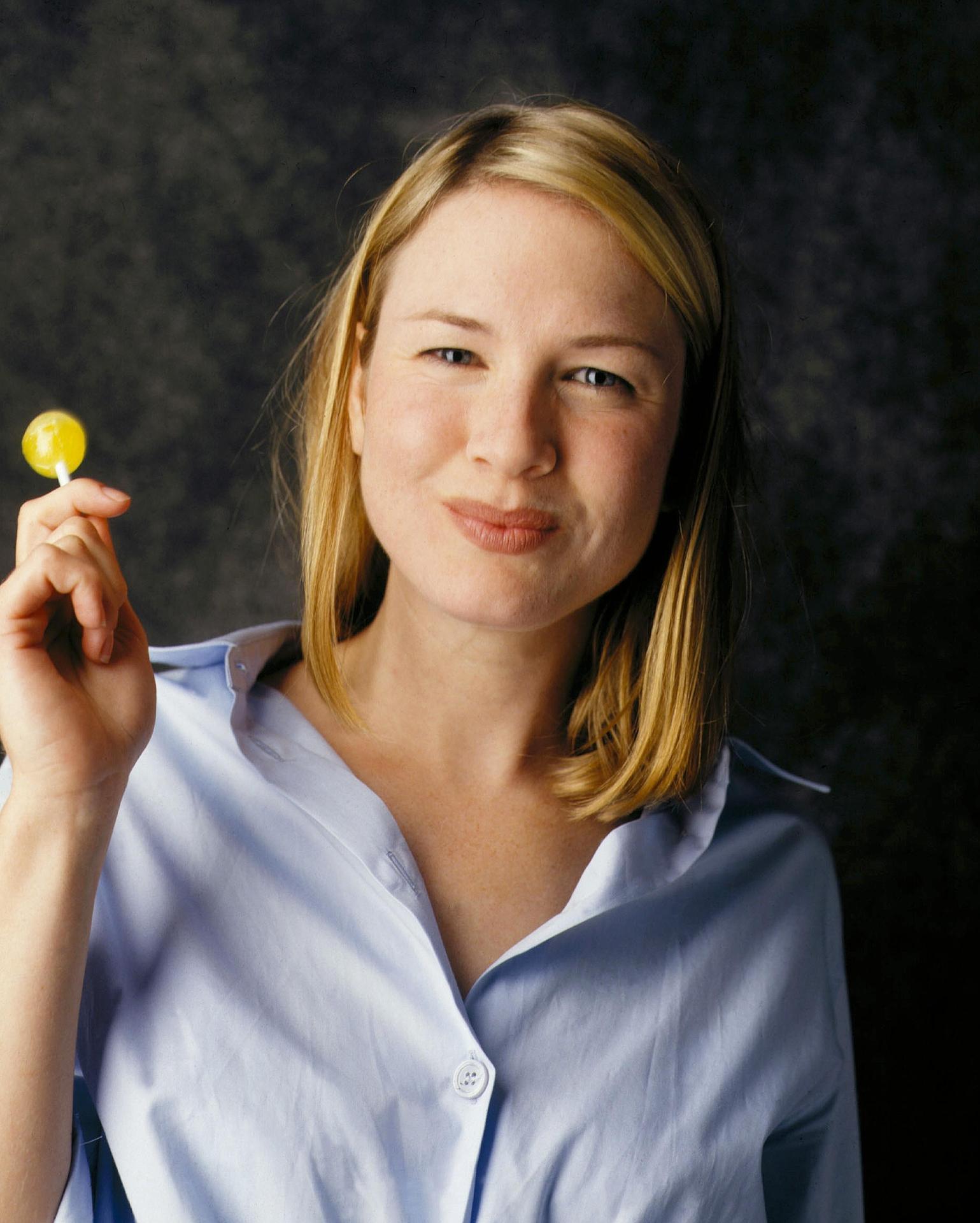 1539x1920 Renee Zellweger HD Wallpaper for desktop download