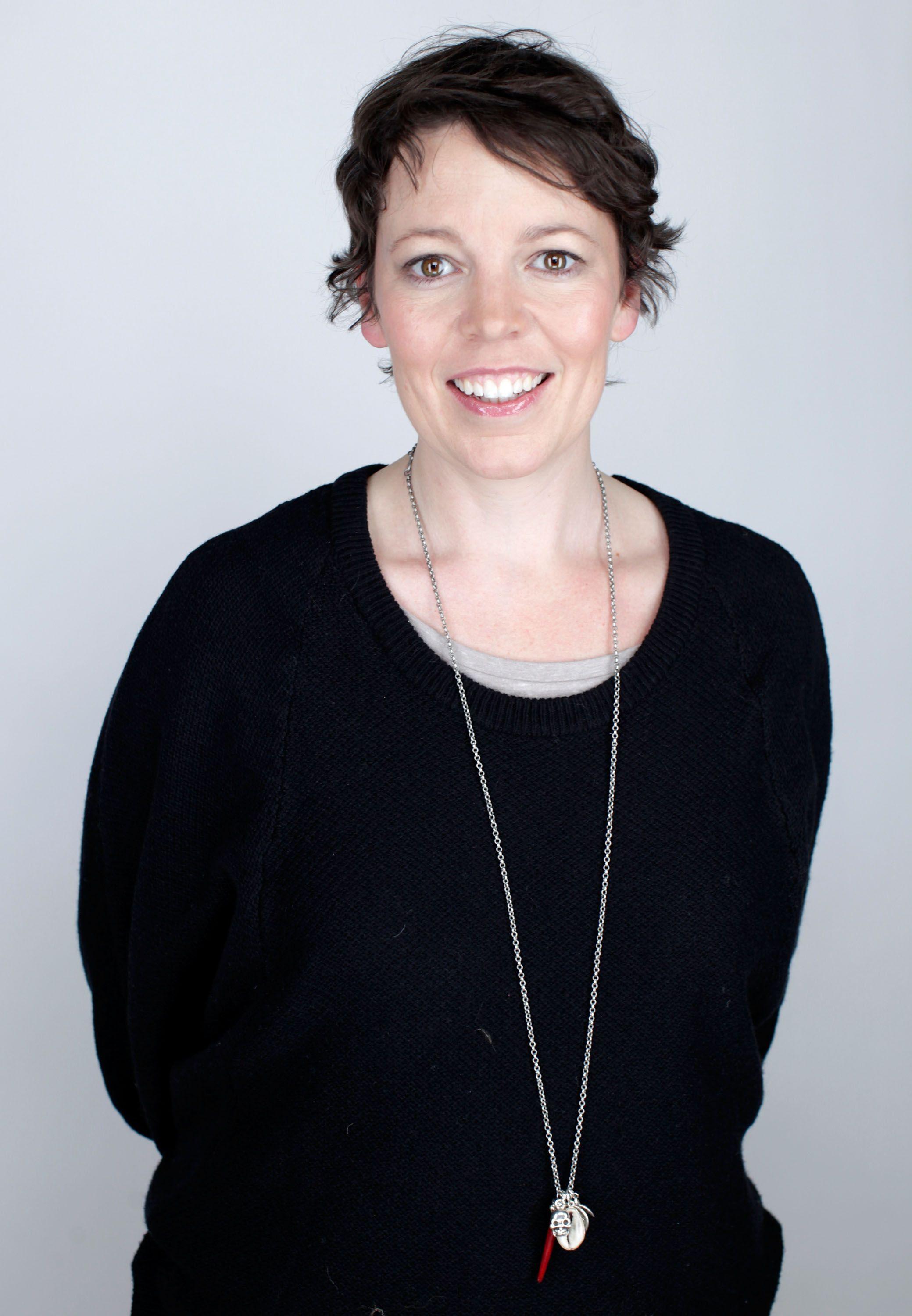 2079x3000 Olivia Colman Wallpaper