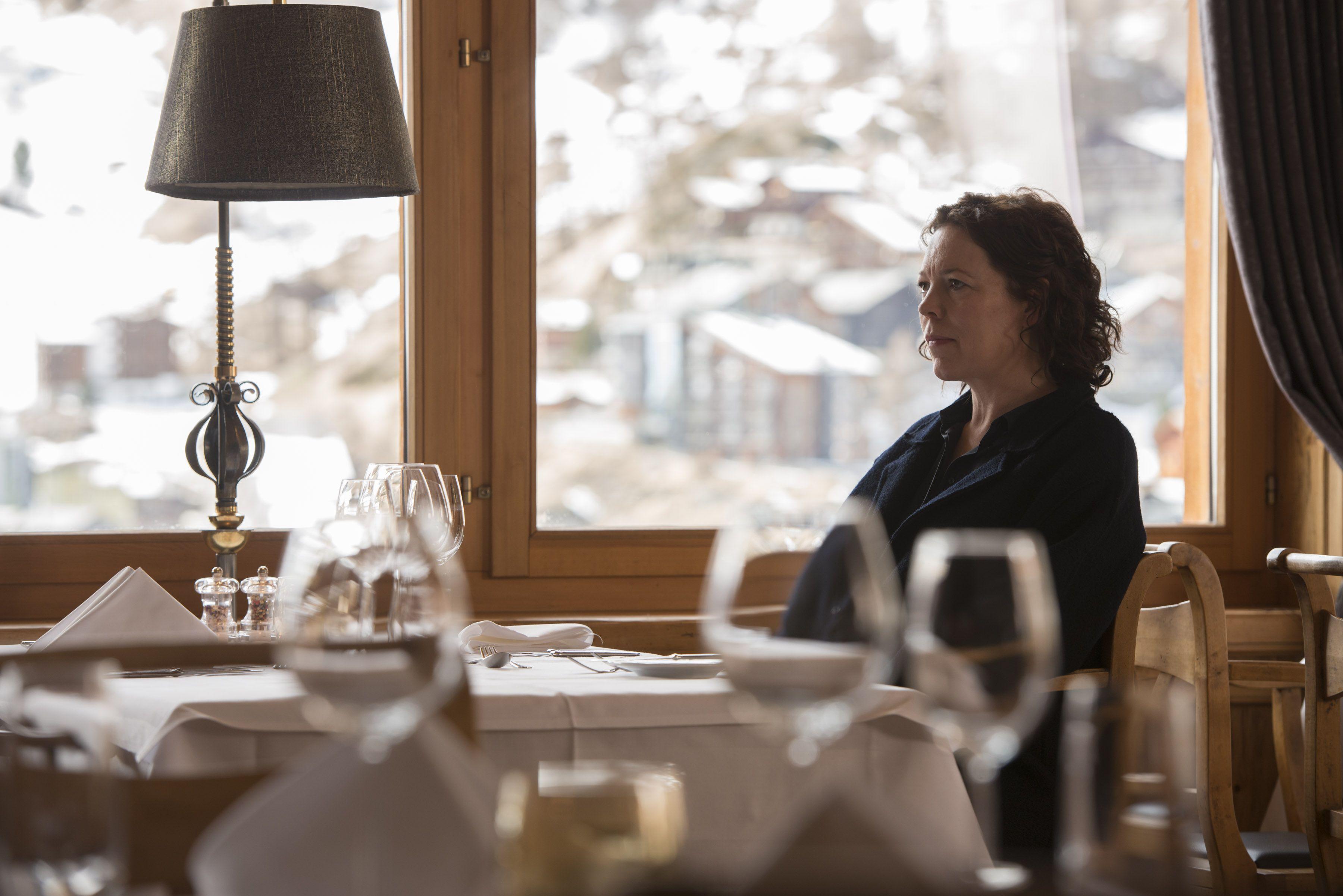 3600x2403 Olivia Colman Wallpaper