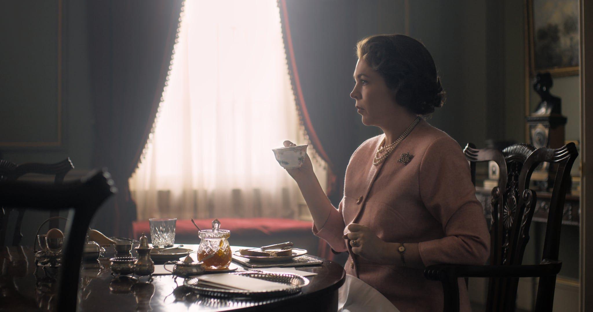 2048x1080 The Crown Season 3 Picture Colman Elizabeth 2