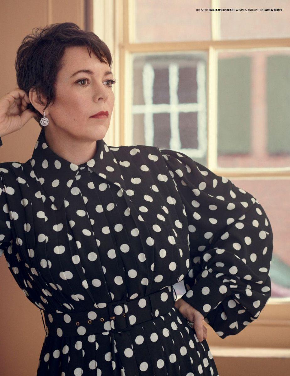 924x1200 Olivia Colman wallpaper