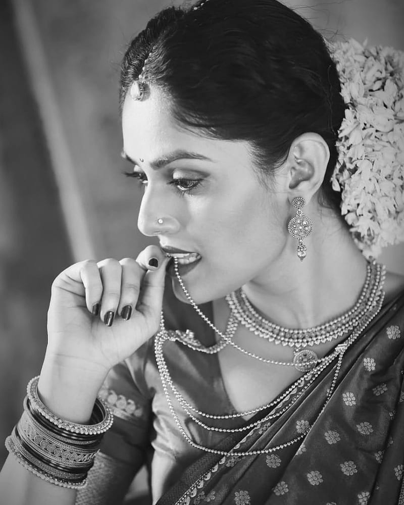 800x1000 Pallavi patil, cute, marathi actress, saree, HD phone wallpaper