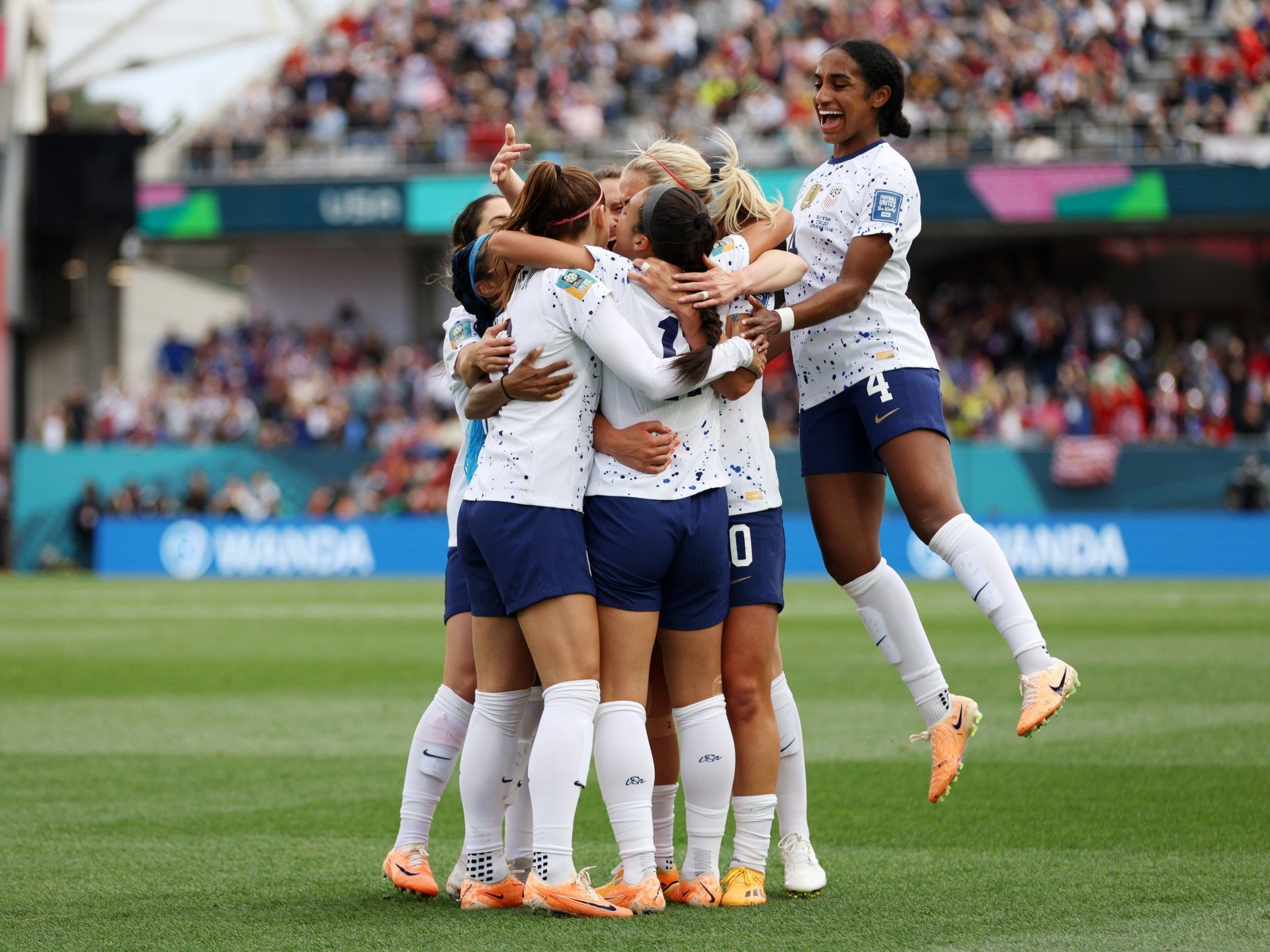 1920x1440 I hate US sports. The women's football team is making it more difficult