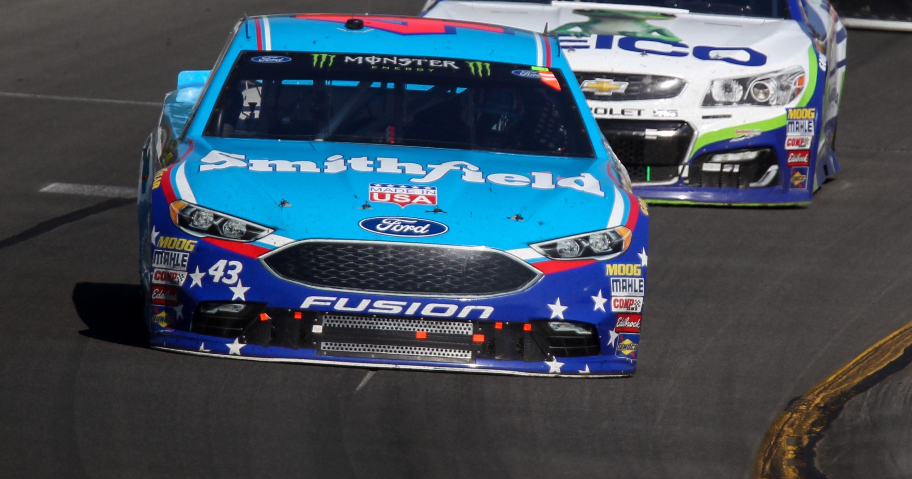 3200x1680 Darrell Wallace Jr. Wallpaper