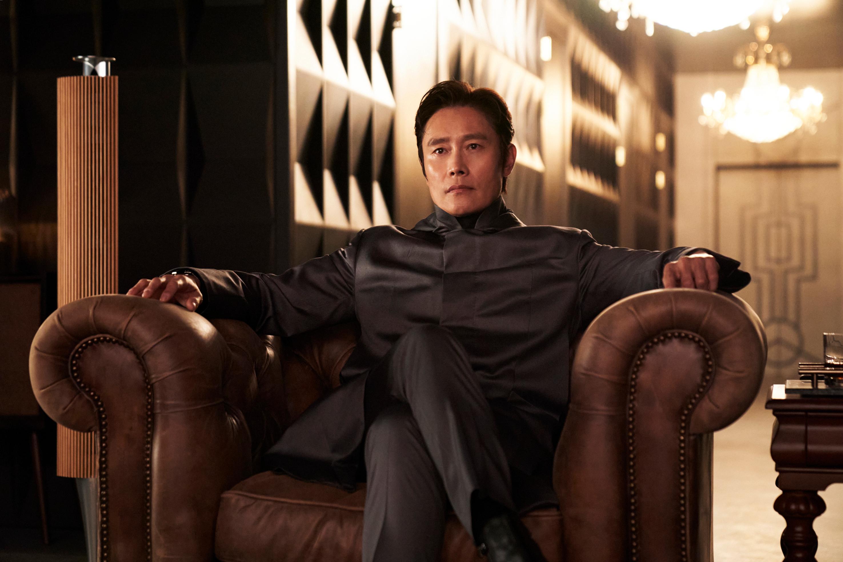 2951x1968 HD Wallpaper Of Lee Byung Hun From Squid Game