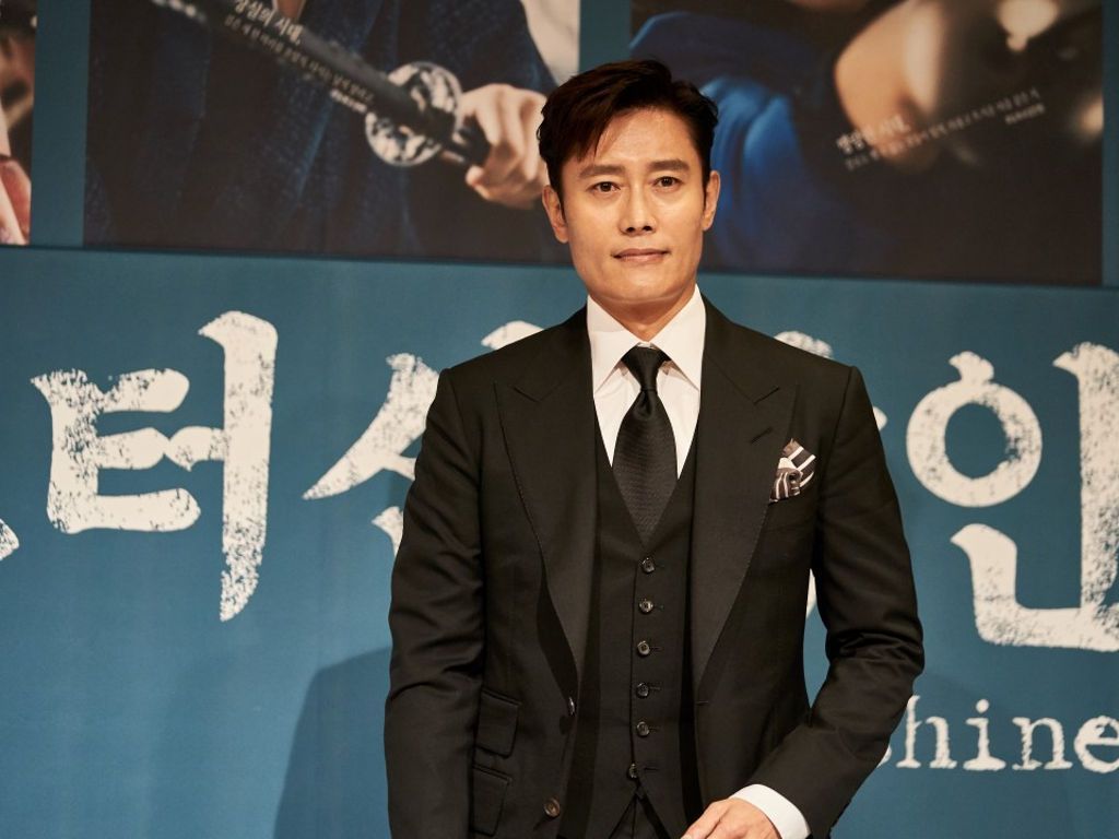1024x768 Lee Byung Hun's Return To Drama In Netflix's Mr. Sunshine