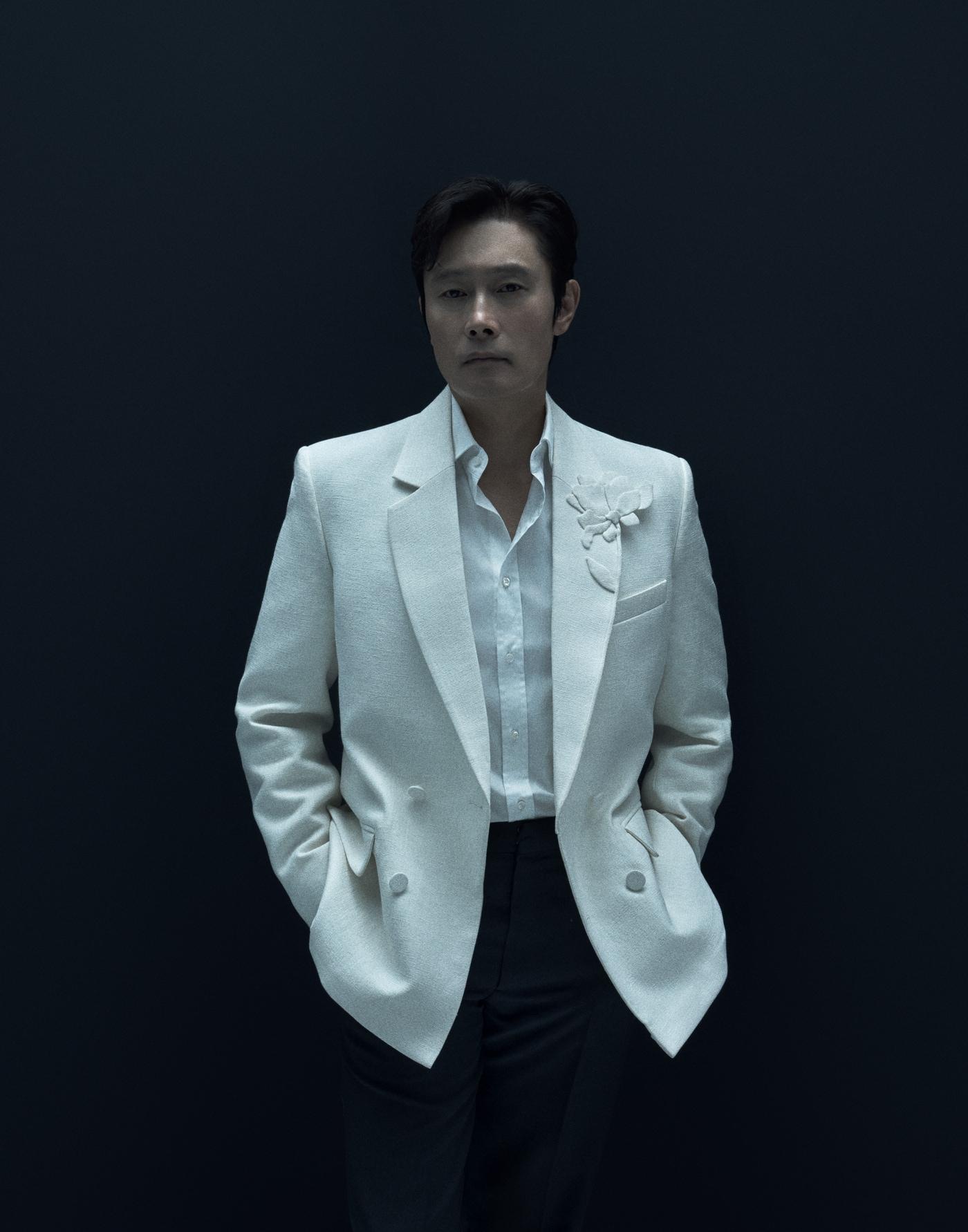 1400x1782 Lee Byung Hun Shares His Hilarious Take on 'Squid Game' BL Ships With Lee Jung Jae Korean Entertainment Magazine