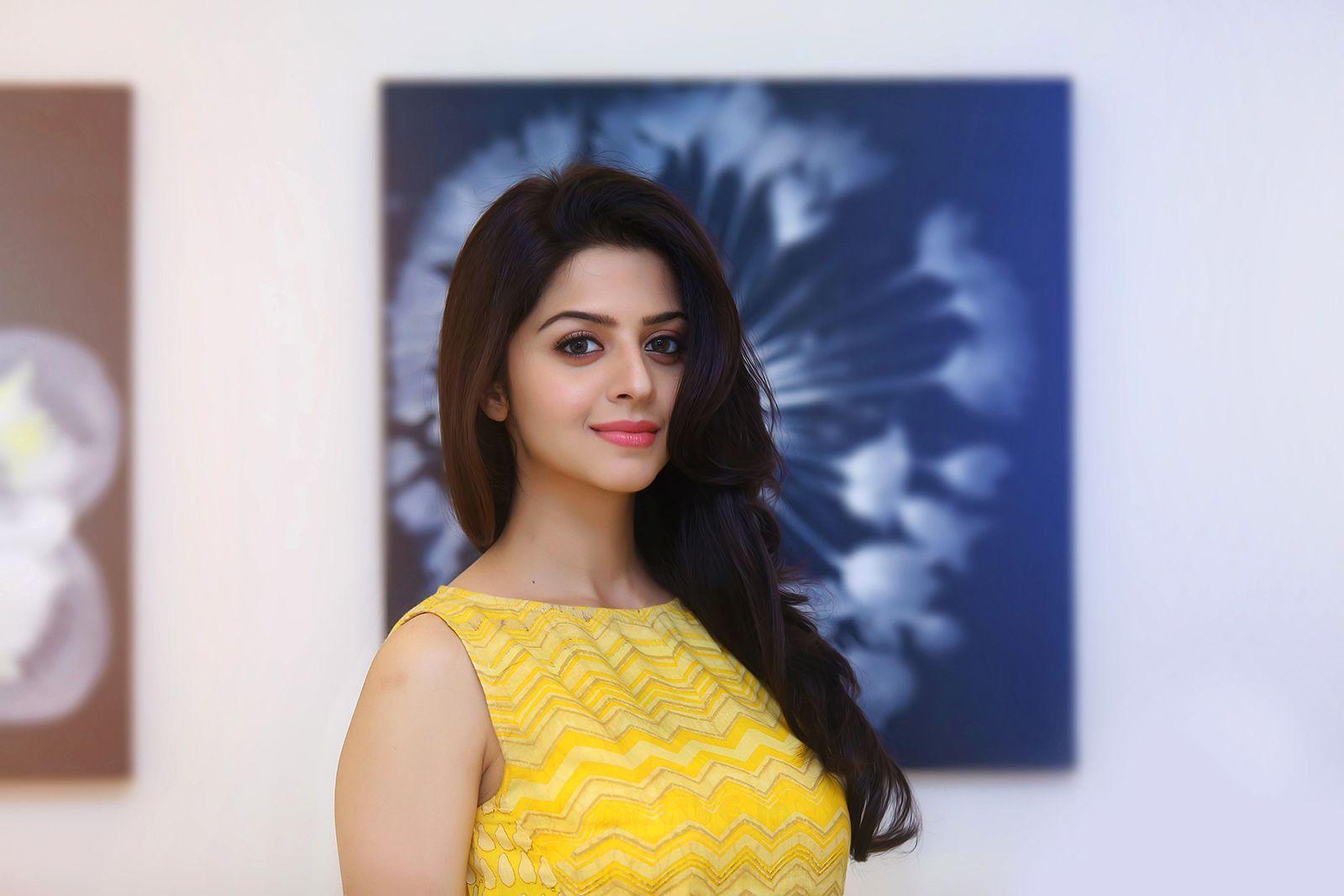 1600x1067 Vedhika Wallpaper