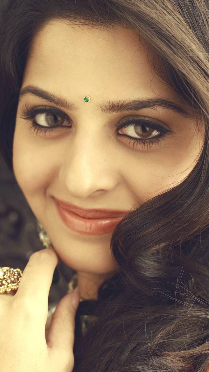 718x1280 vedhika wallpaper