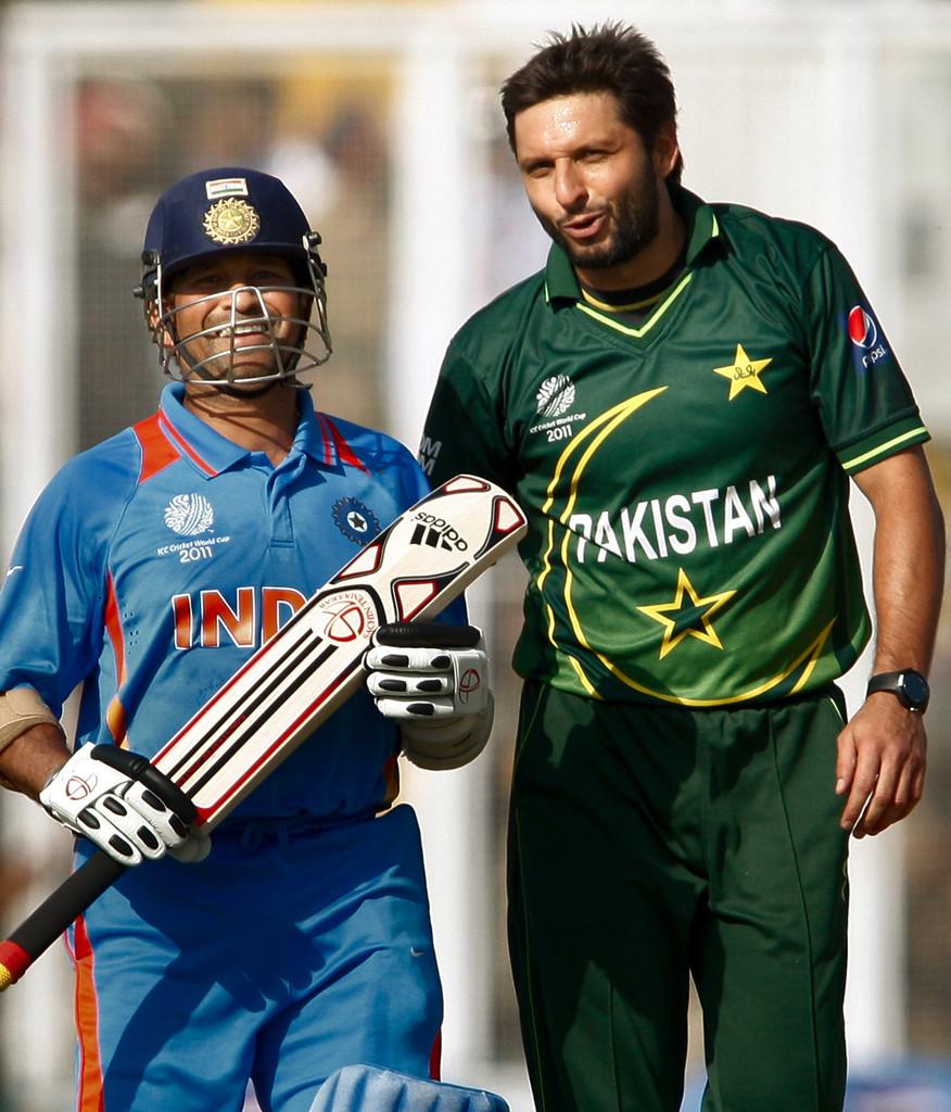 876x1024 Sachin Tendulkar, Shahid Afridi Tendulkar and Shahid