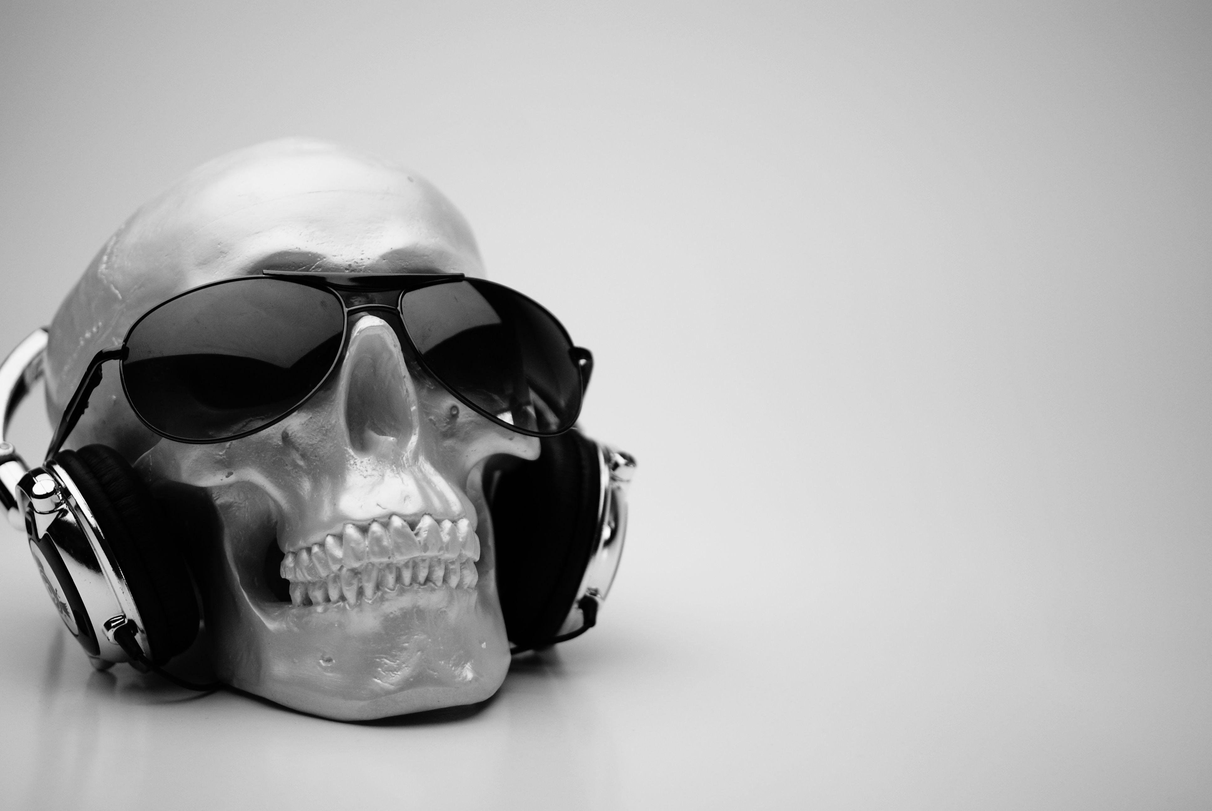 3872x2592 4K Ultra HD Headphones Wallpaper and Background Image