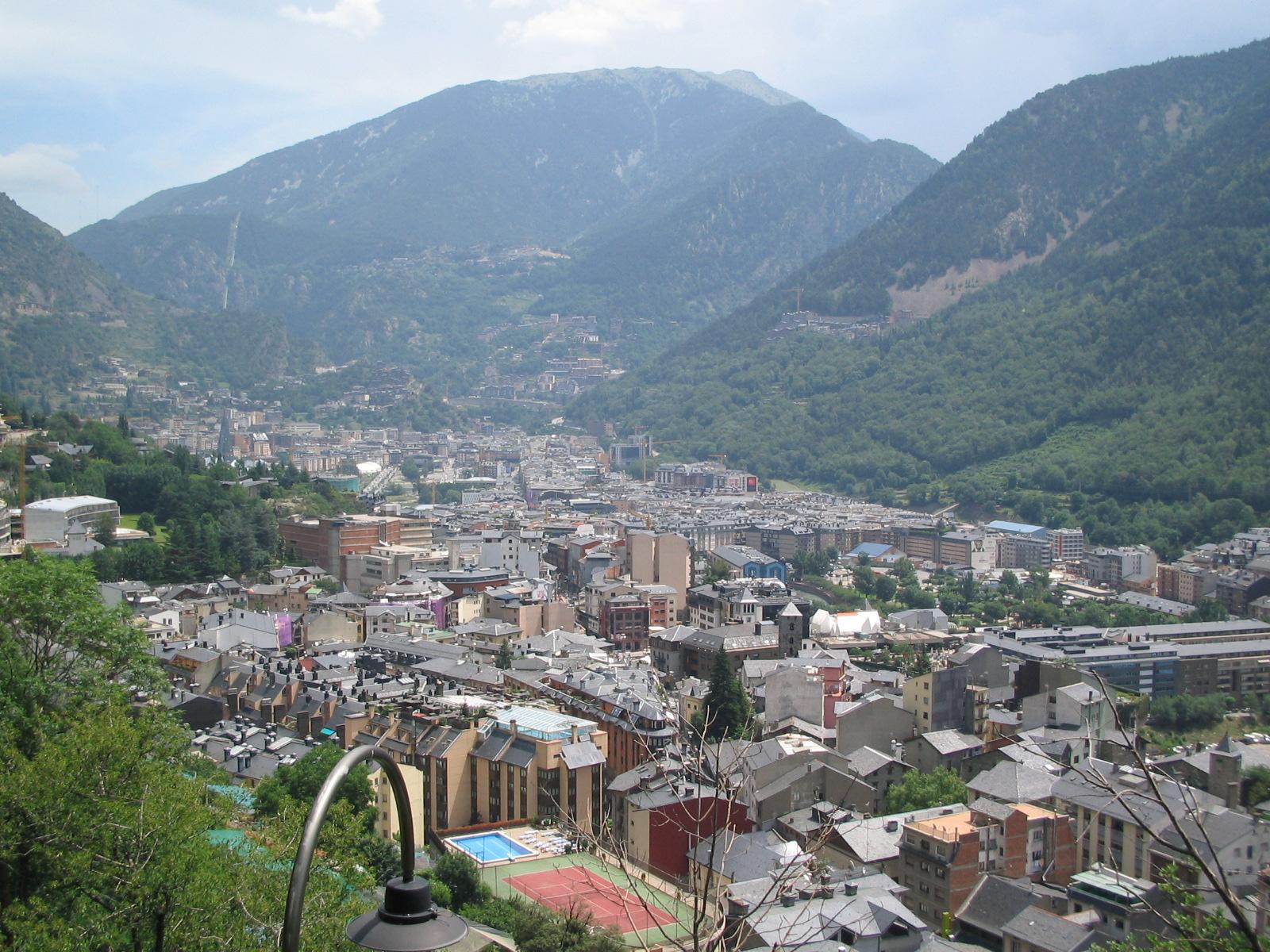 1600x1200 Andorra La Vella Wallpaper