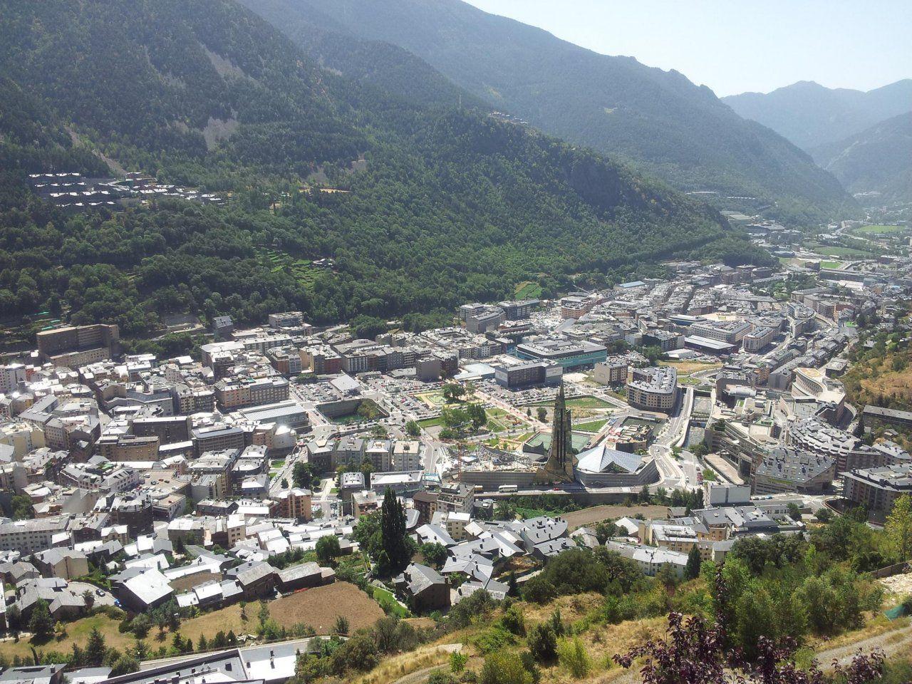 1280x960 Andorra la Vella A charming capital with history Wallpaper