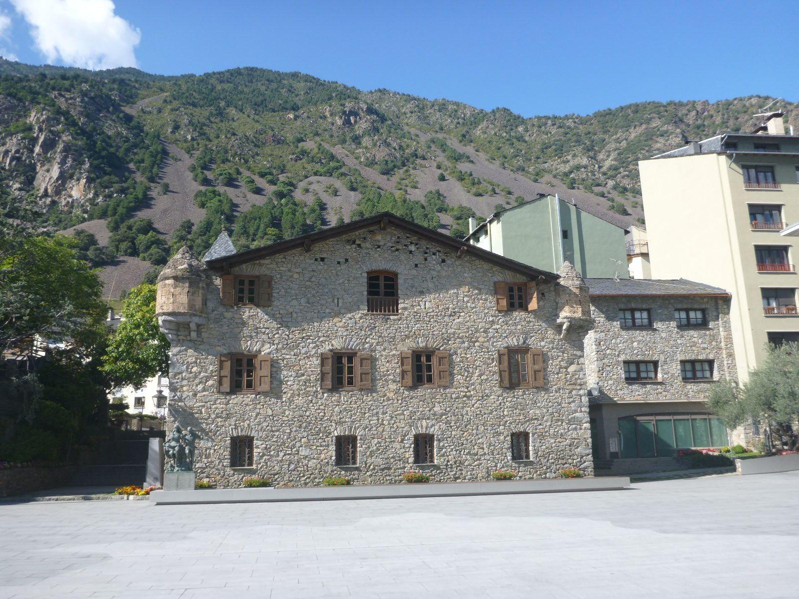 1600x1200 Backpacking in Andorra: Sights in Andorra La Vella The