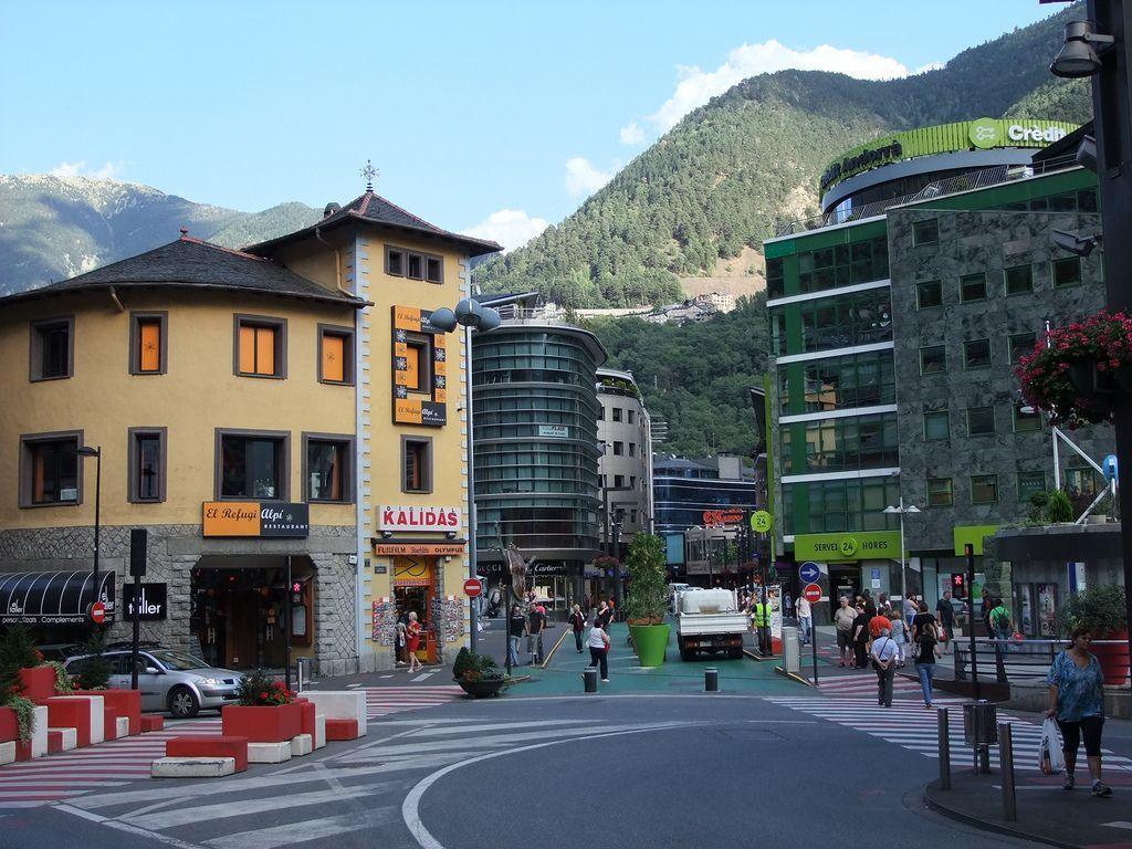 1024x768 Andorra La Vella Wallpaper